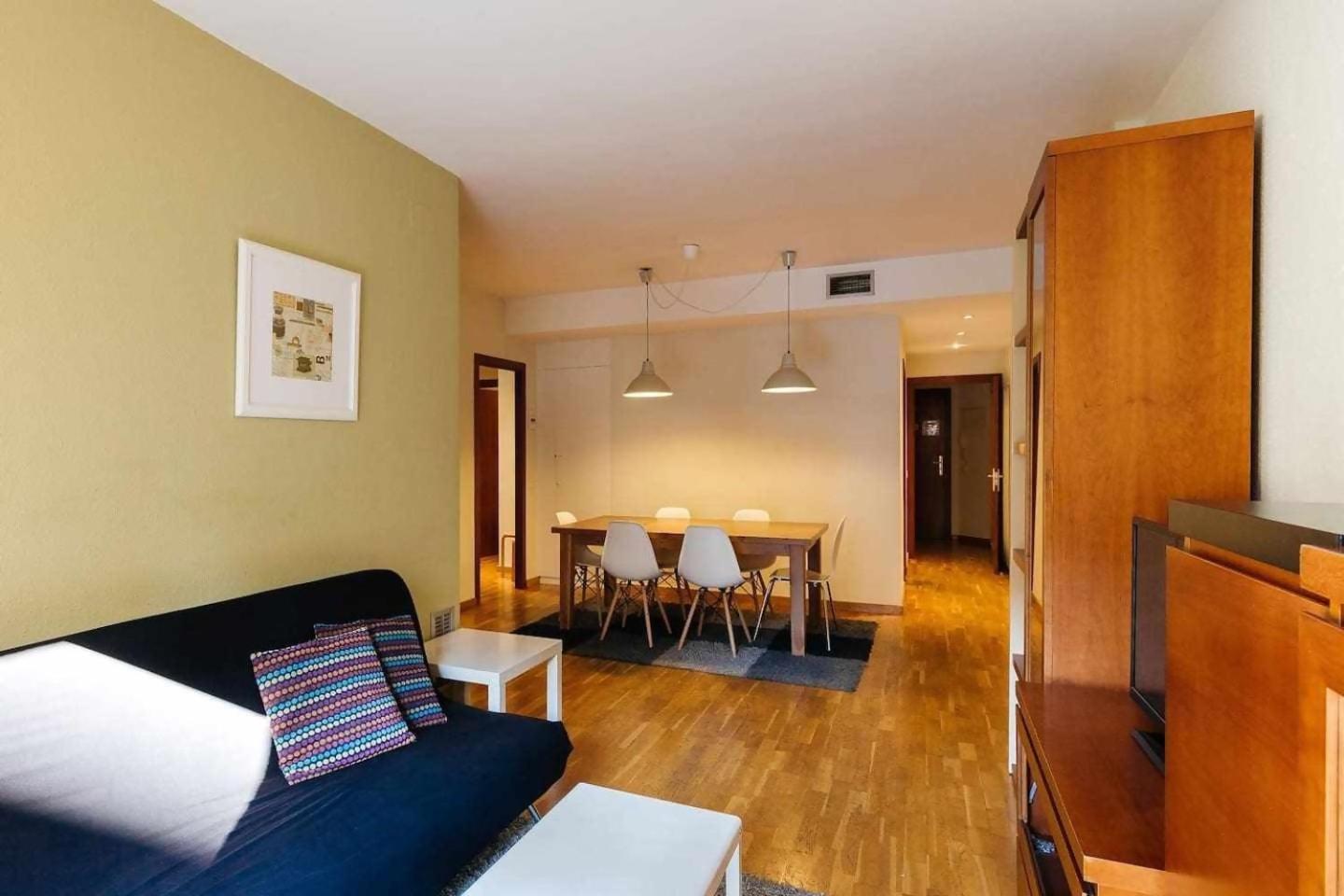 Comfortable 4 rooms 2Bath w balcony
