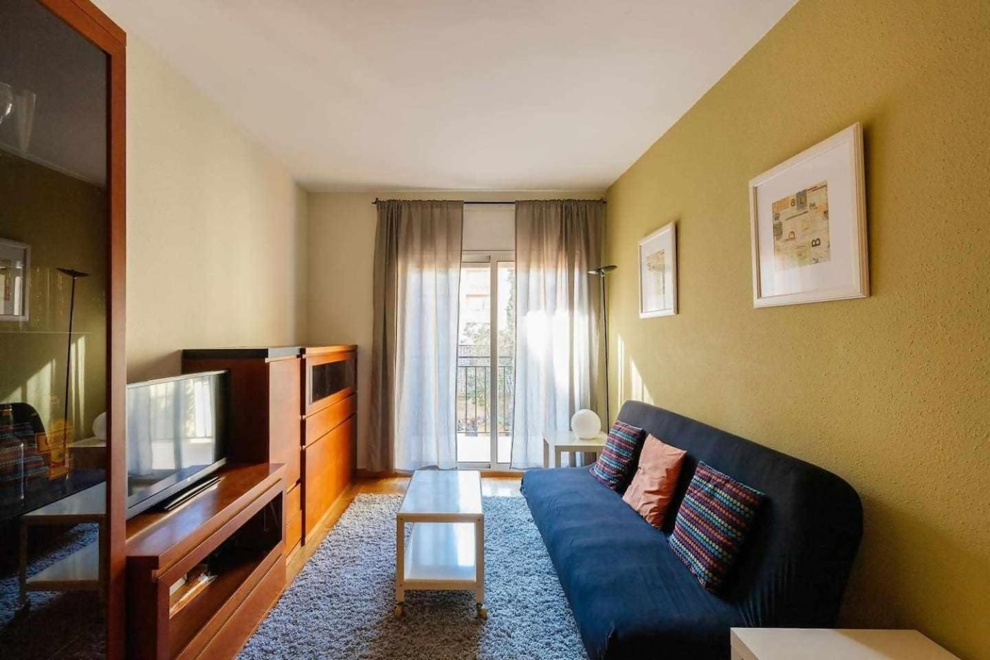 Comfortable 4 rooms 2Bath w balcony