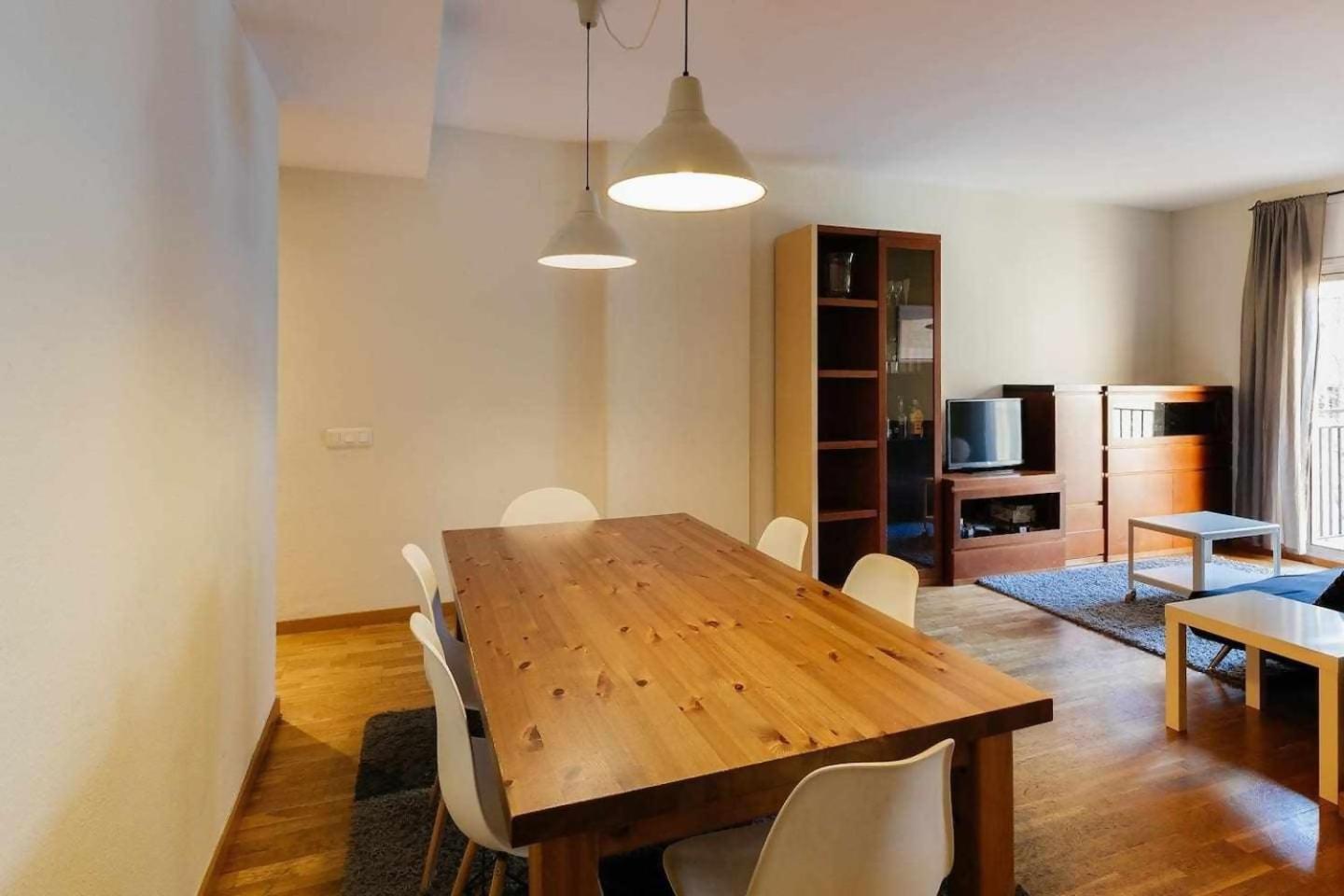 Comfortable 4 rooms 2Bath w balcony
