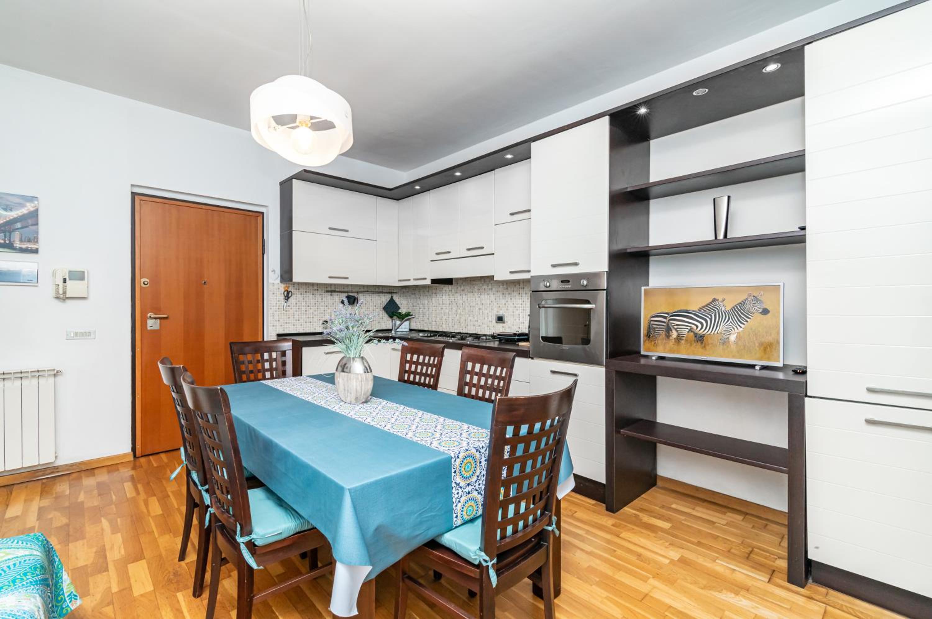 Into the Blu Apartment with private parking! view 2