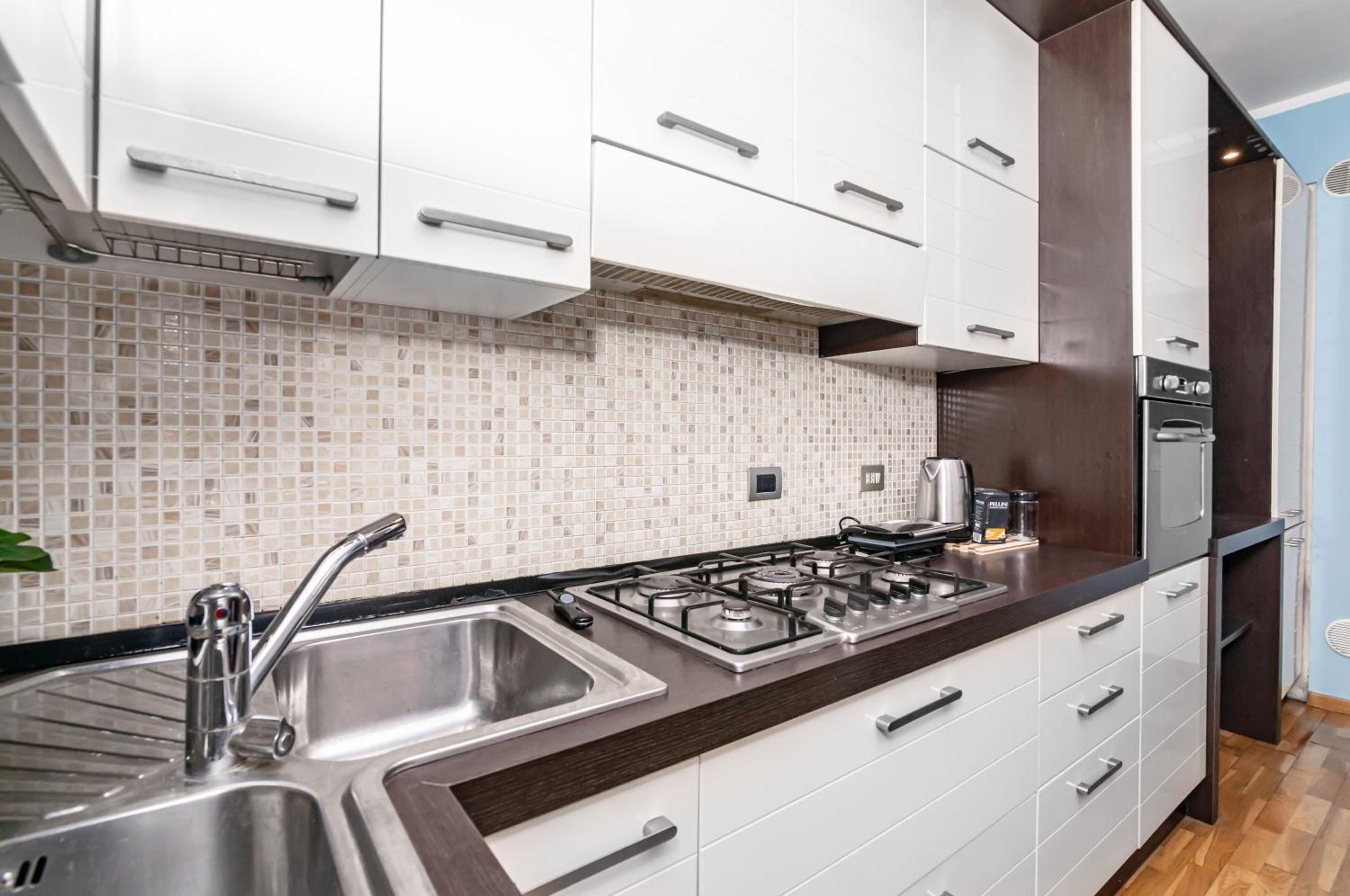Into the Blu Apartment with private parking! view 4
