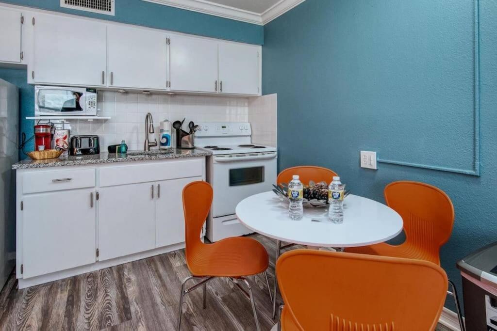 Sunset Beach Suites at Madeira Beach! Steps to Beach & Restaurants! - Suite 10 view 5