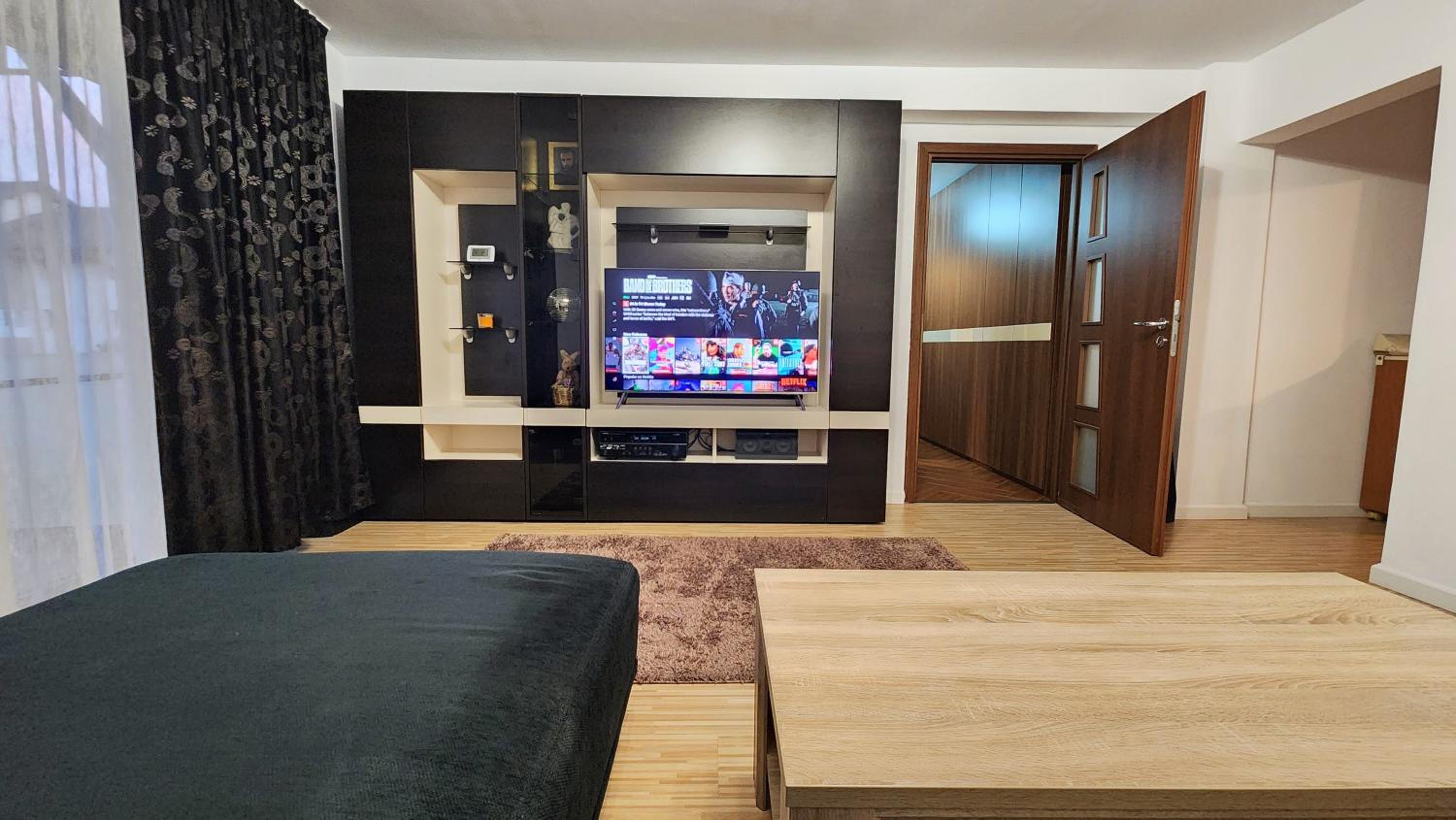 Hotel Apricot Blossom Otopeni - Self Check-in, Netflix, HBO MAX - Image 1