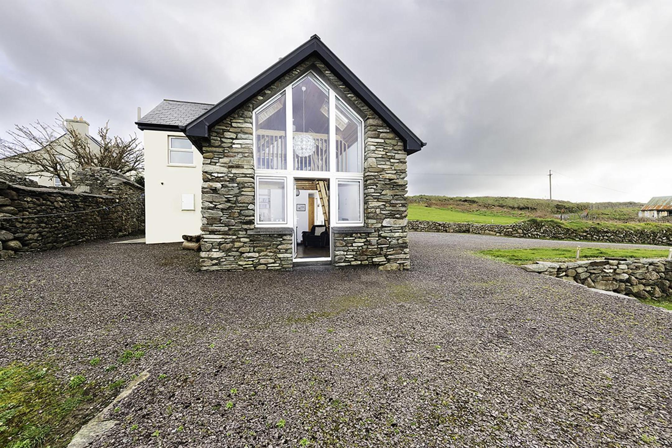 Rhea Holiday Home Kilcrohane by Trident Holiday Homes view 3