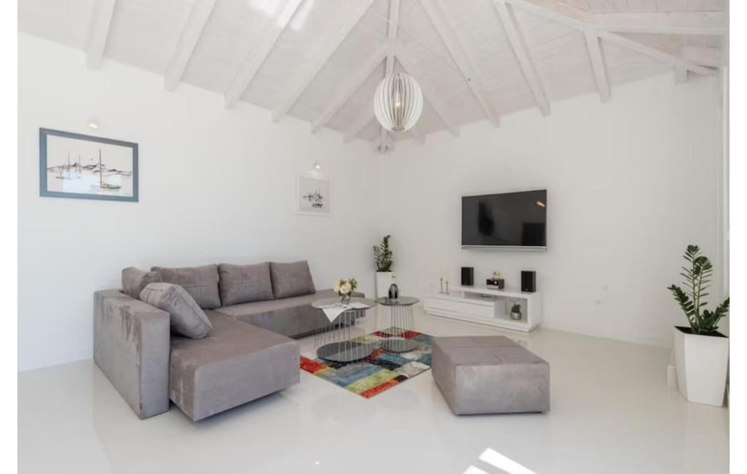 Luxurious villa Bright with pool view 3