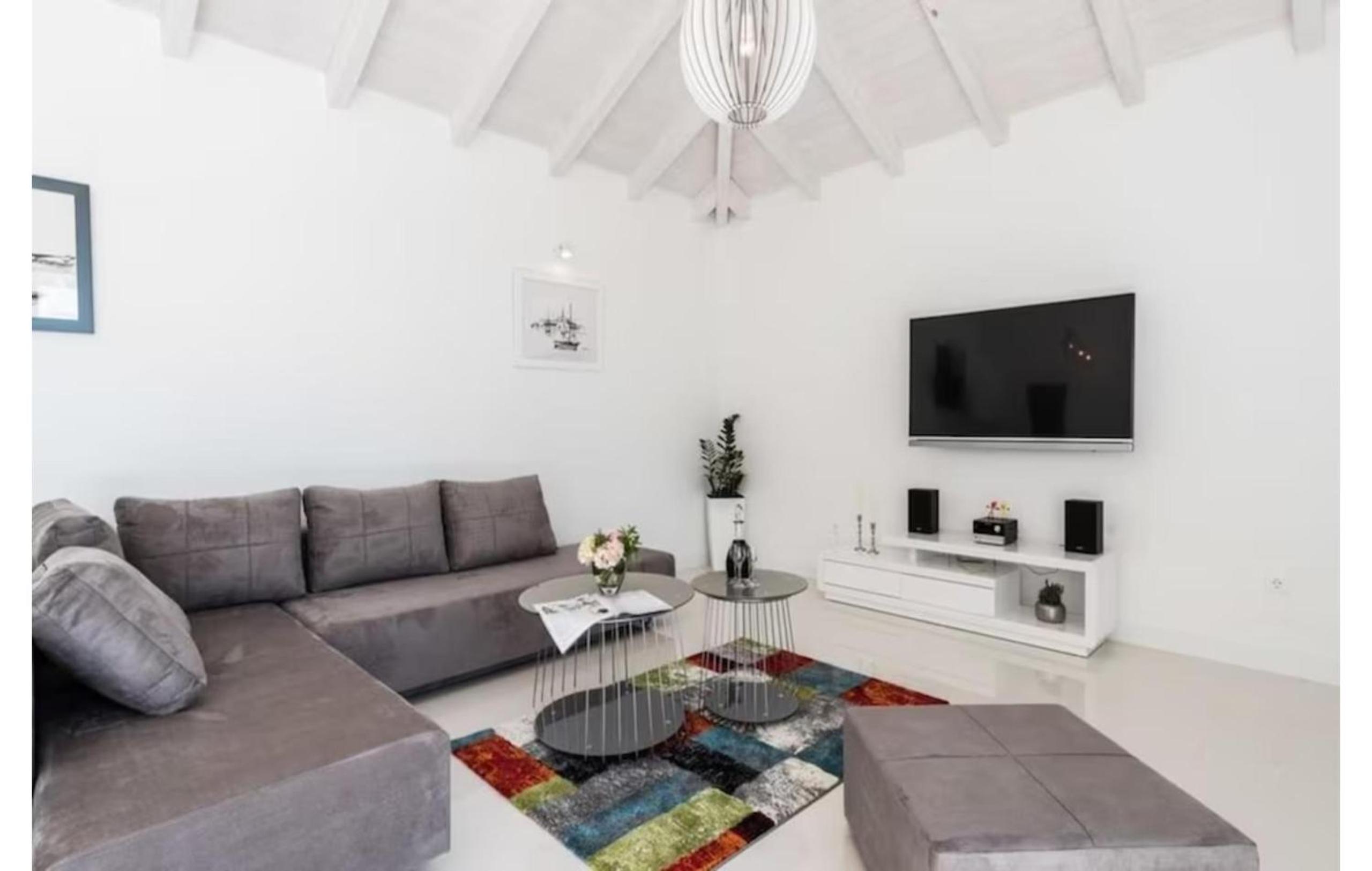 Luxurious villa Bright with pool view 4