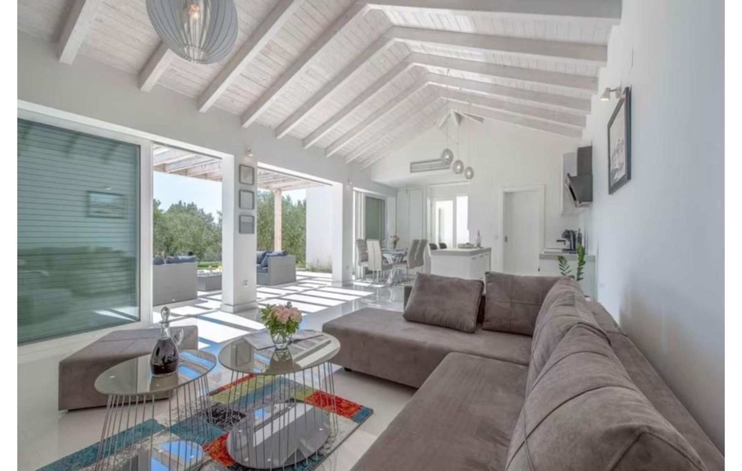 Luxurious villa Bright with pool view 5