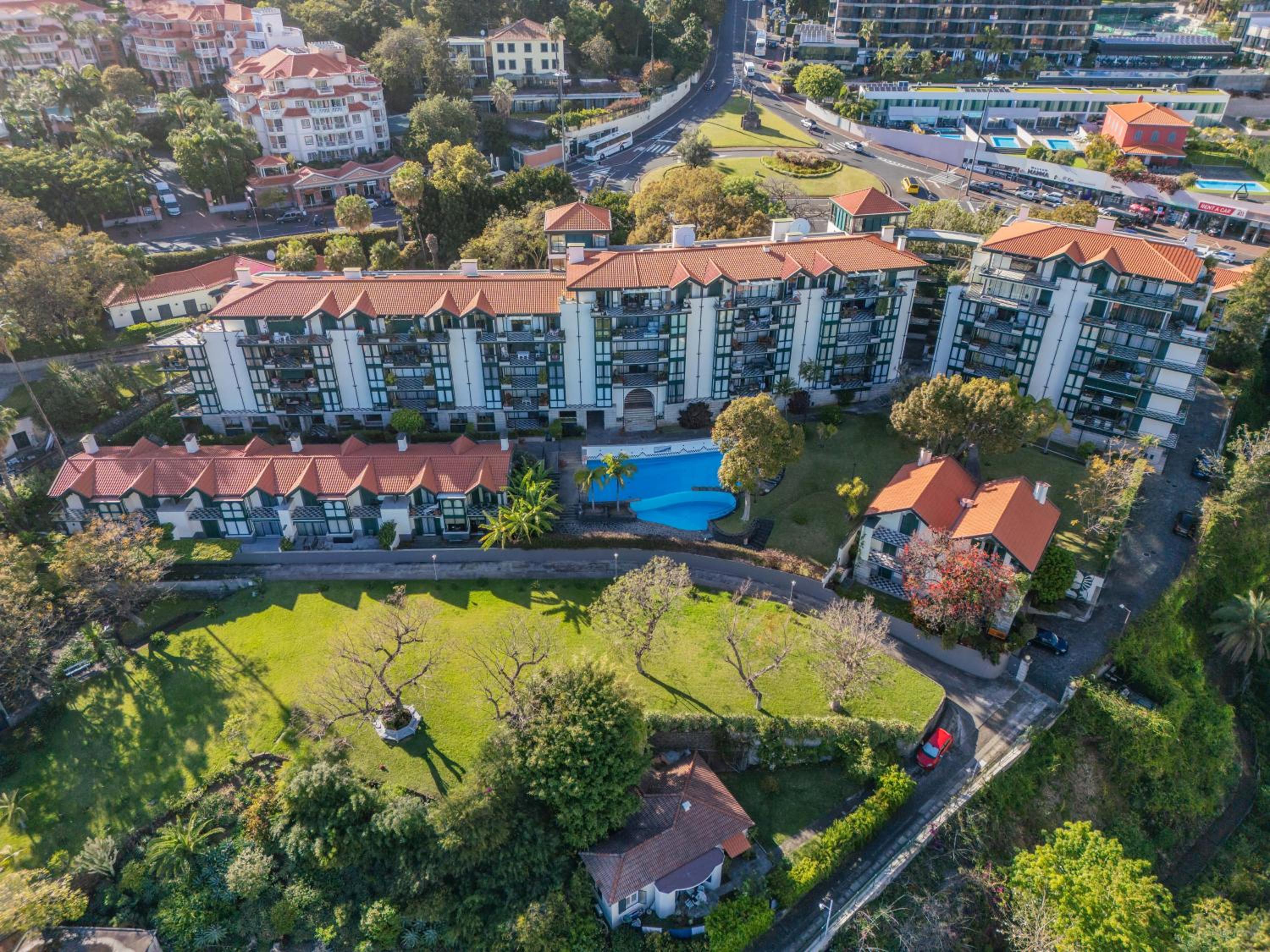 Luxury Oceanfront at Reid's Gardens view 4