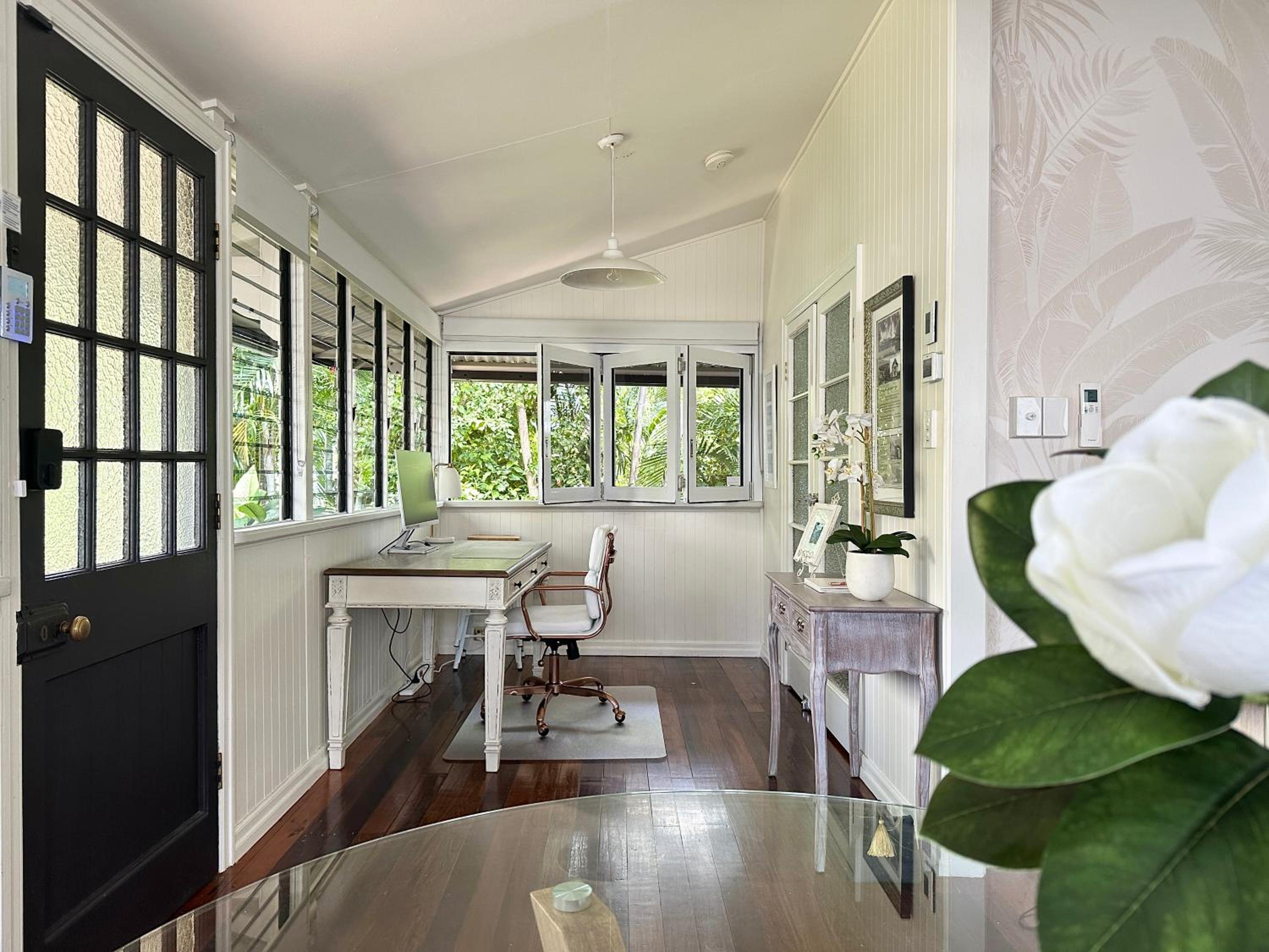 Sweet Creek Cottage, Palm Cove, 200m to Beach, Heated Pool, Pets