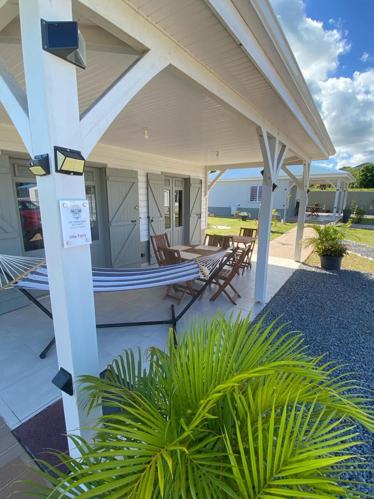 Les Terrasses de Vinty 3 villas autour d'une piscine view 5