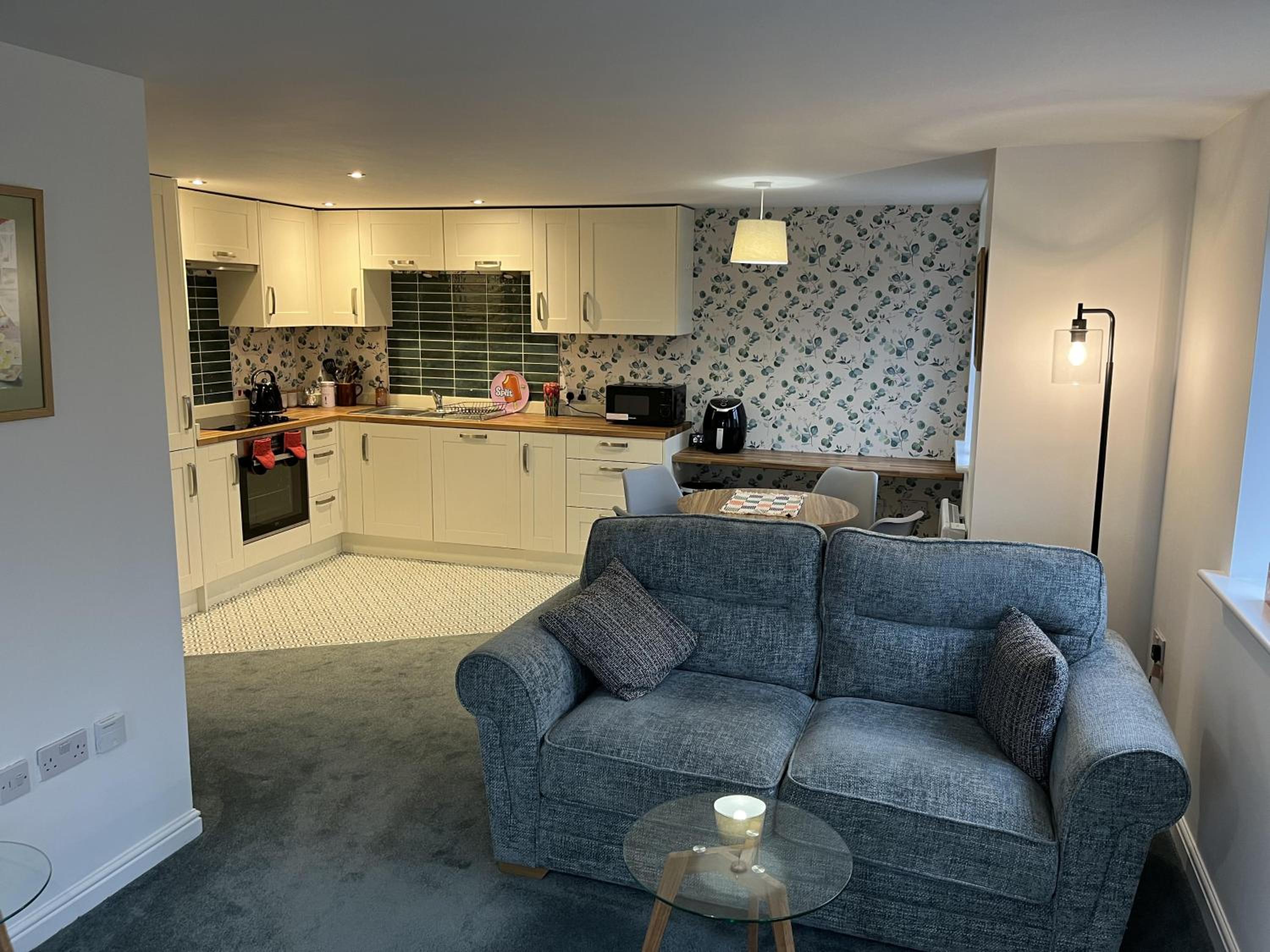 Beautiful 2-Bed Apartment near Lincoln City Centre view 2