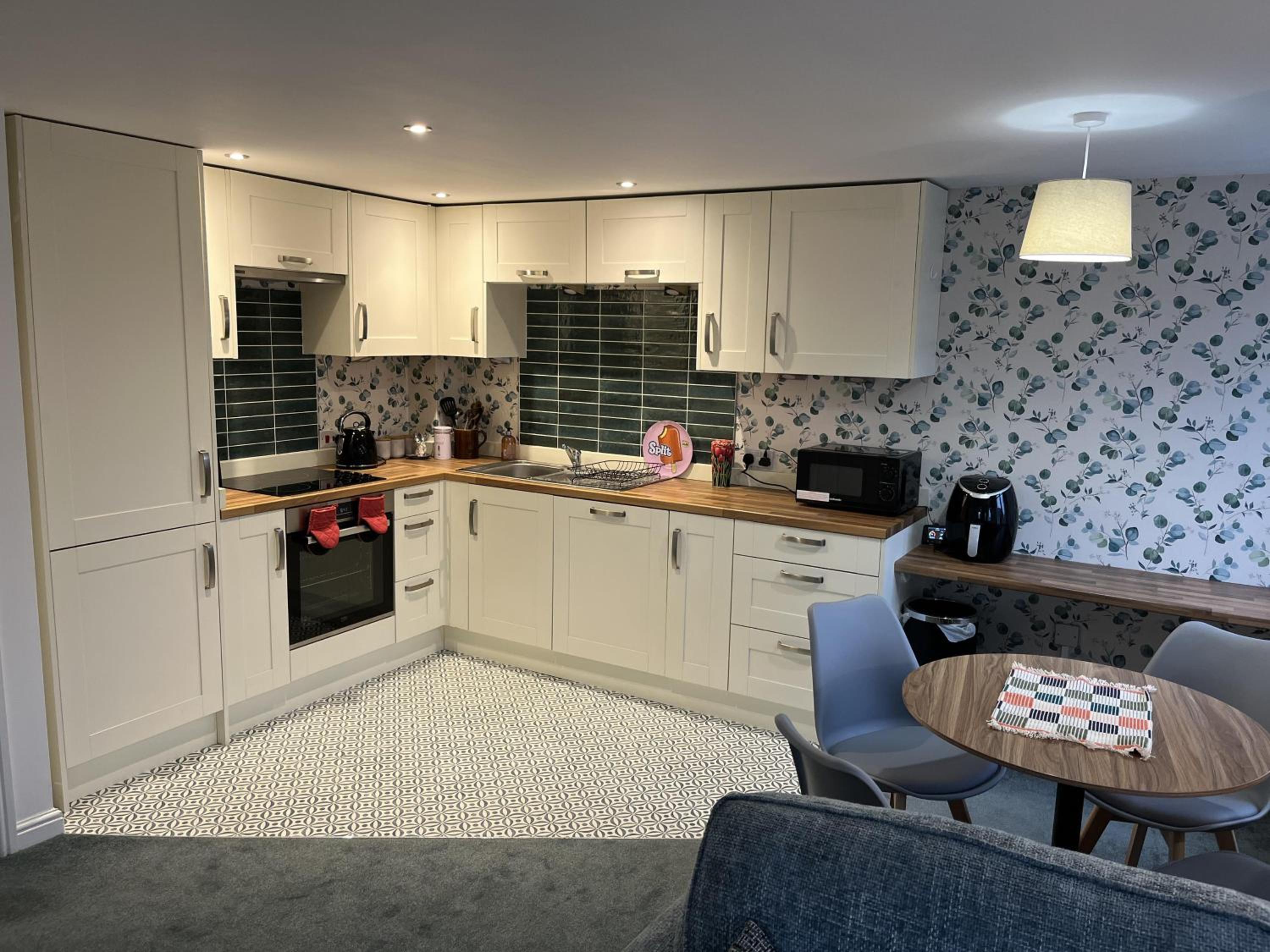 Beautiful 2-Bed Apartment near Lincoln City Centre view 3