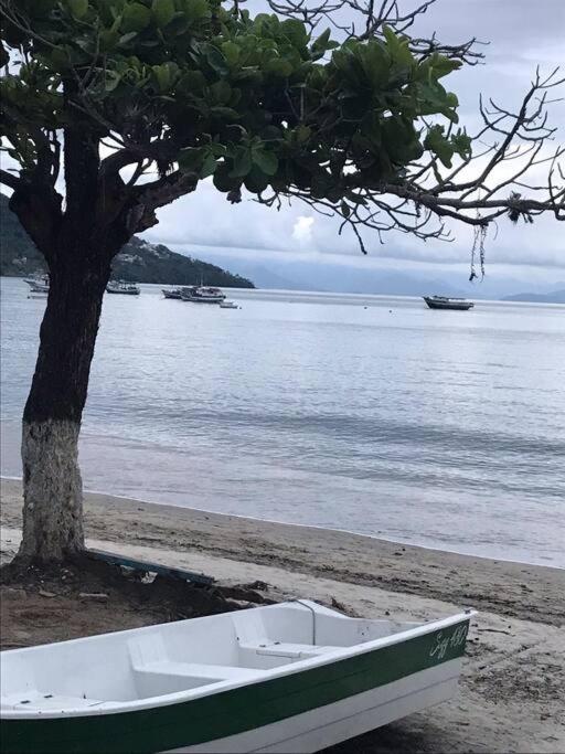 Cantinho para descansar à 200mts da praia.