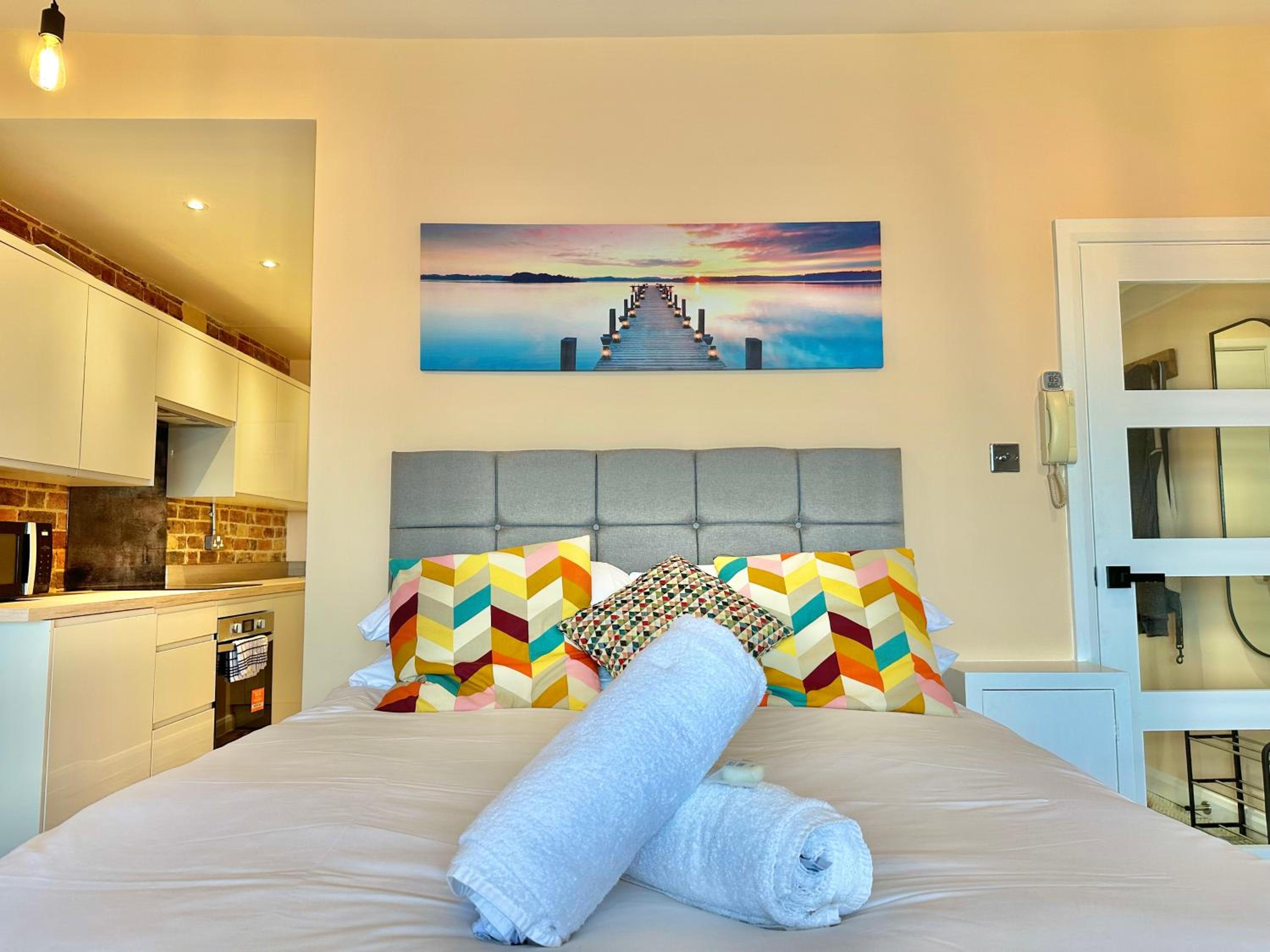 Pier View Retreat - 5 Mins Walk to Beach - Sea Views With Parking view 5