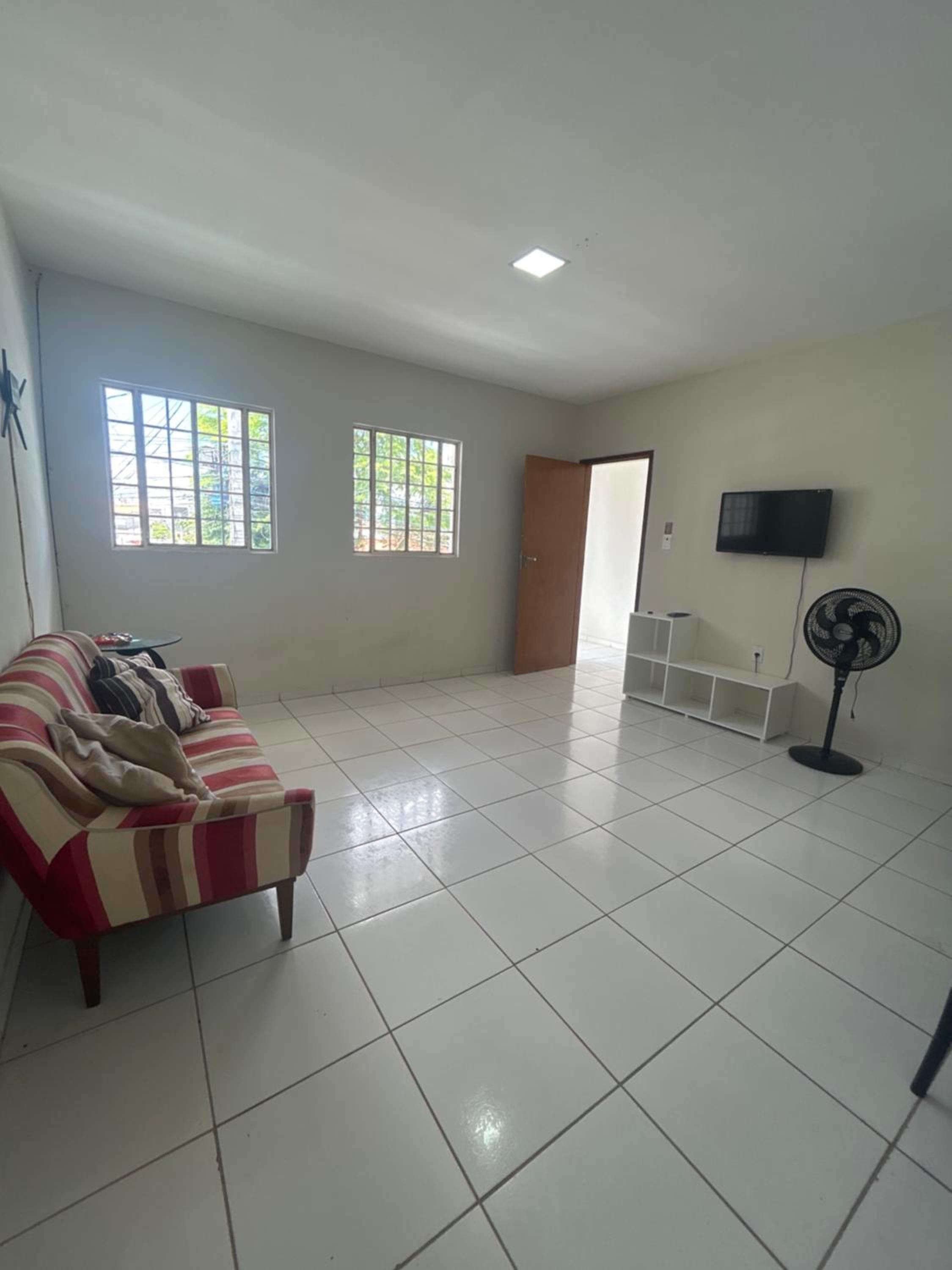 Até 08 pessoas, próximo ao shopping com garagem