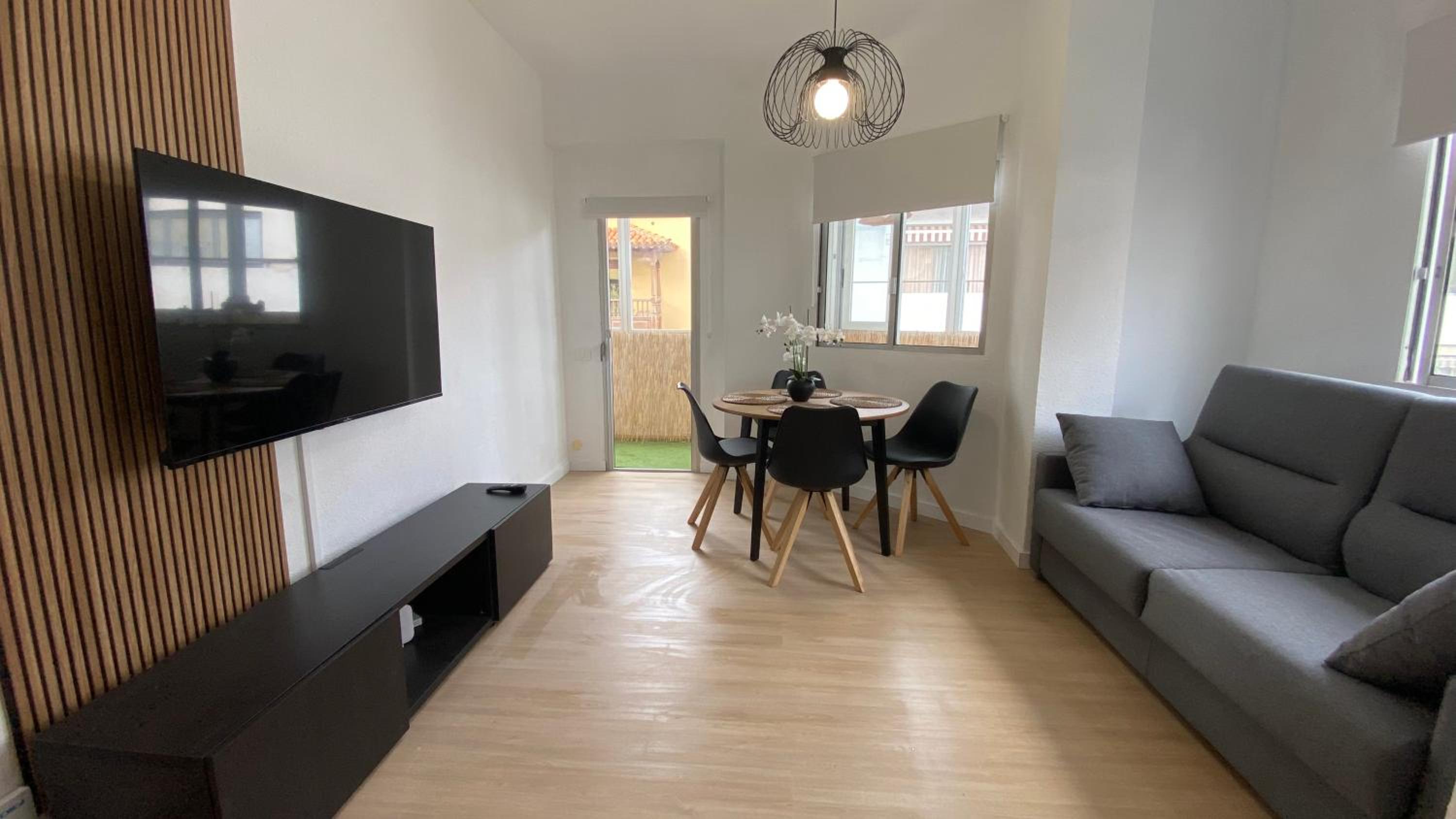 Apartamento a 40 metros de Playa San Telmo y Lago Martiánez view 2