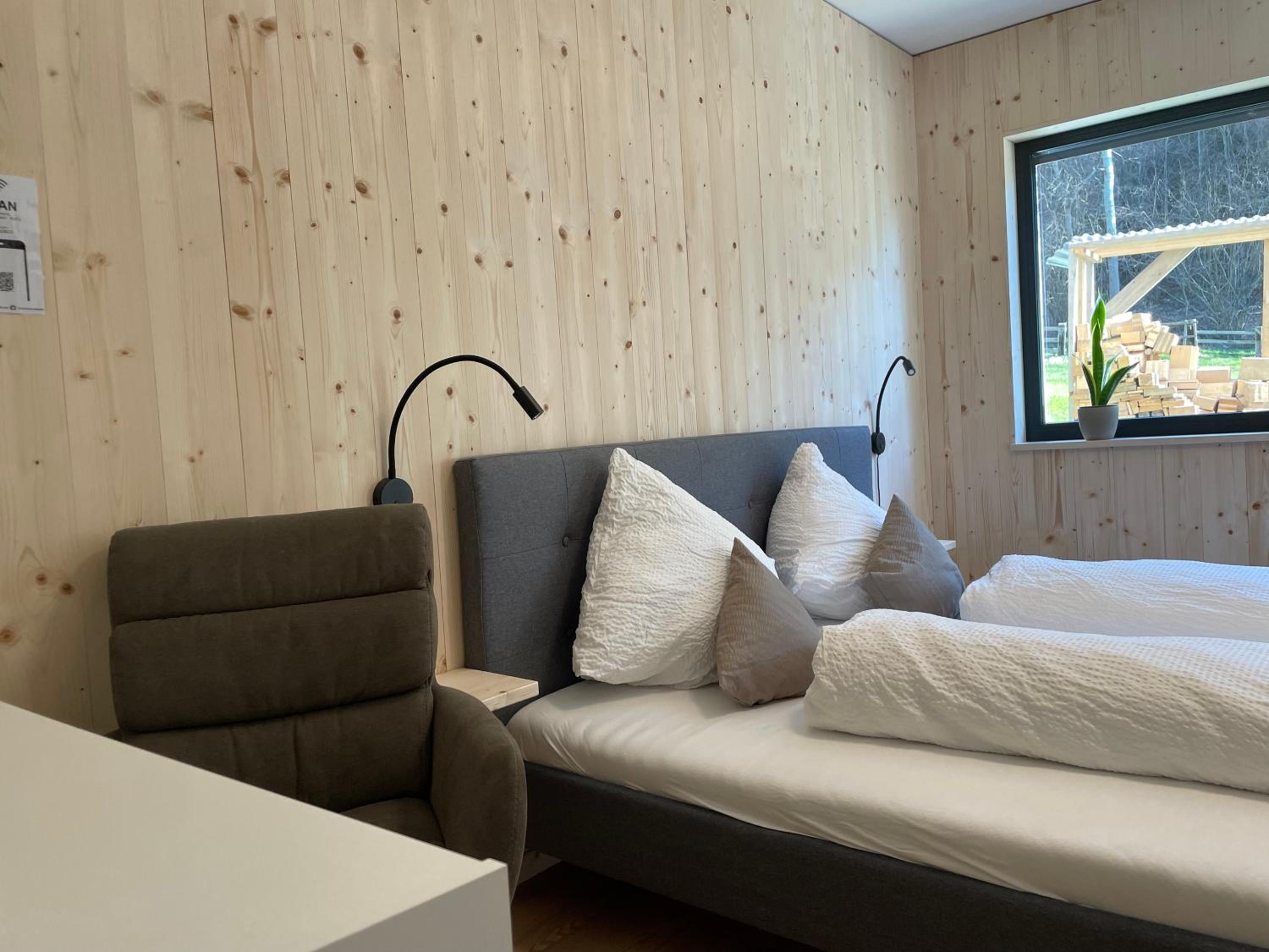 Waldblick - Neubau - Self-Check-In - kein Verkehr - am Wald - Parkplätze vor Tür - apartment or double room
