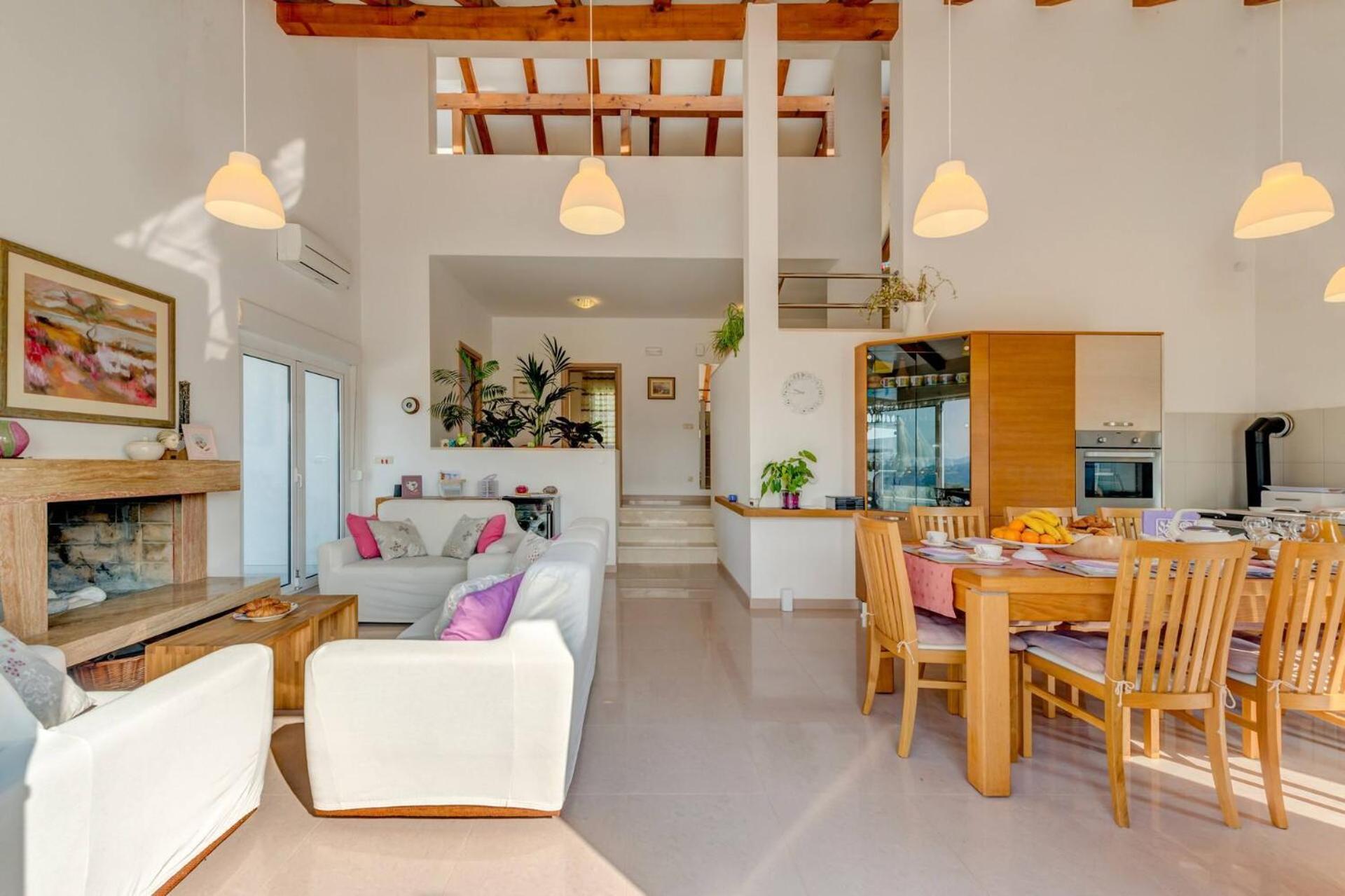 Rustic Villa Florice with a pool