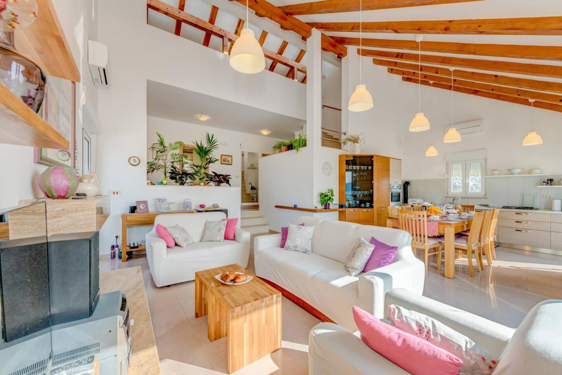 Rustic Villa Florice with a pool