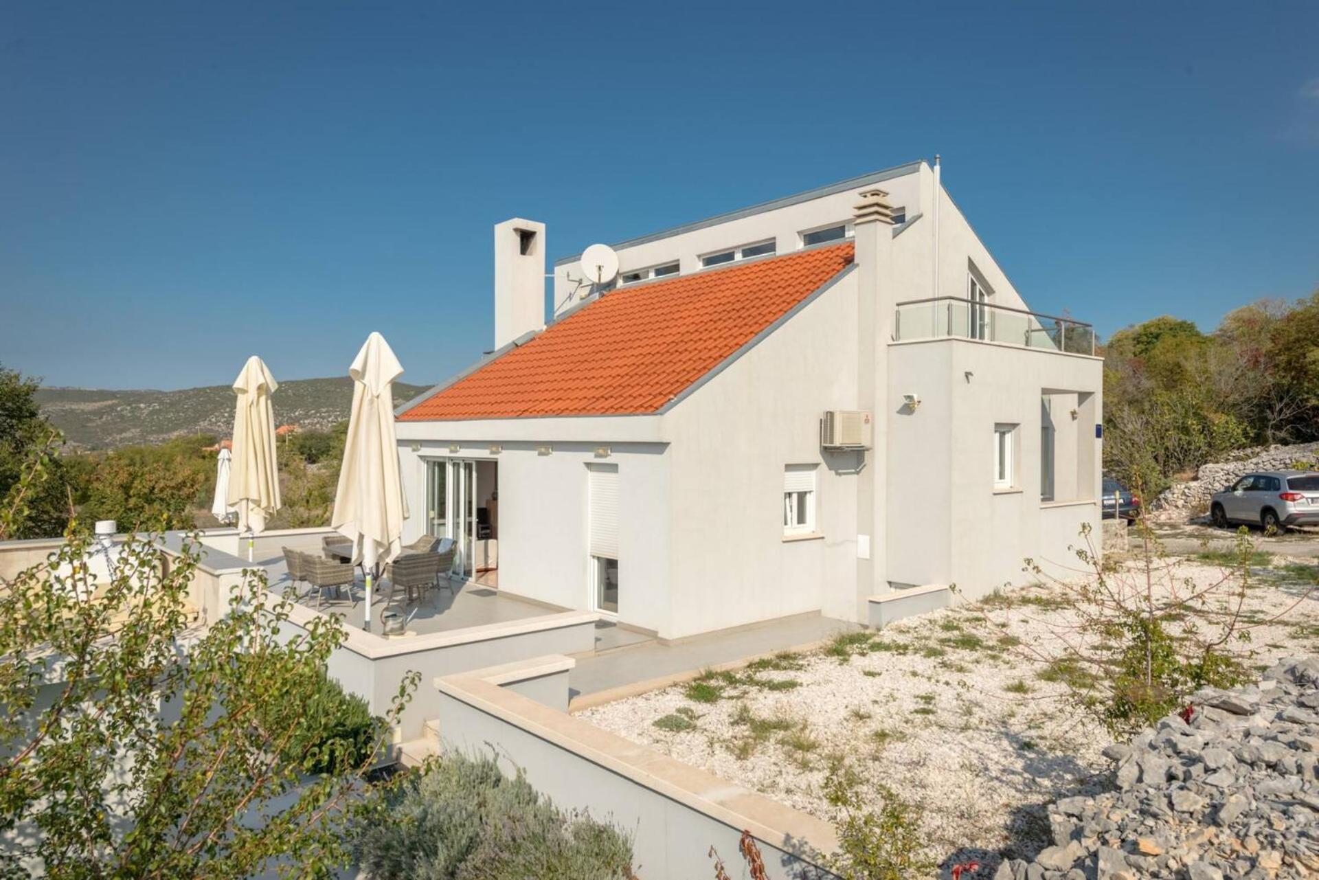 Rustic Villa Florice with a pool