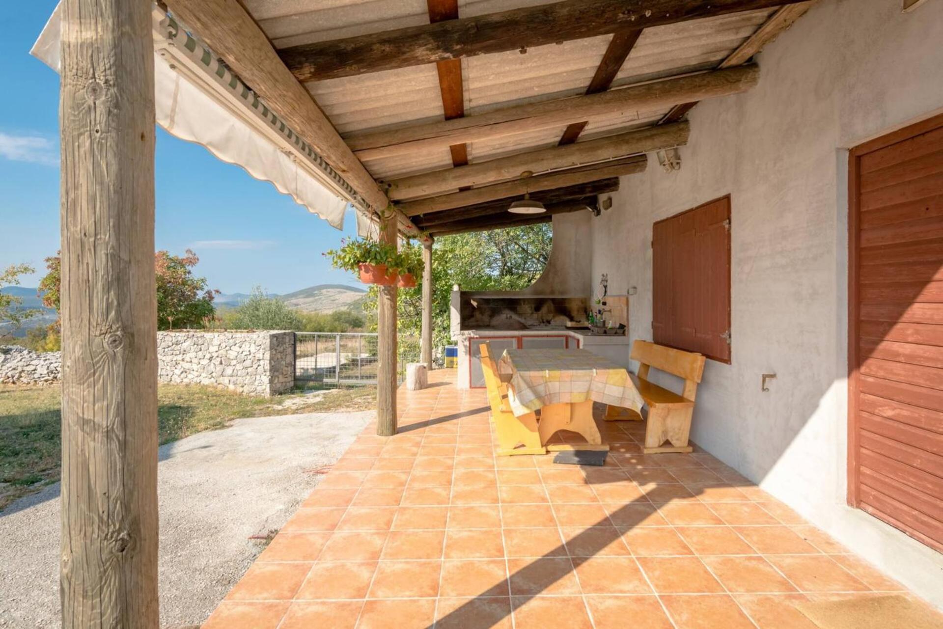 Rustic Villa Florice with a pool