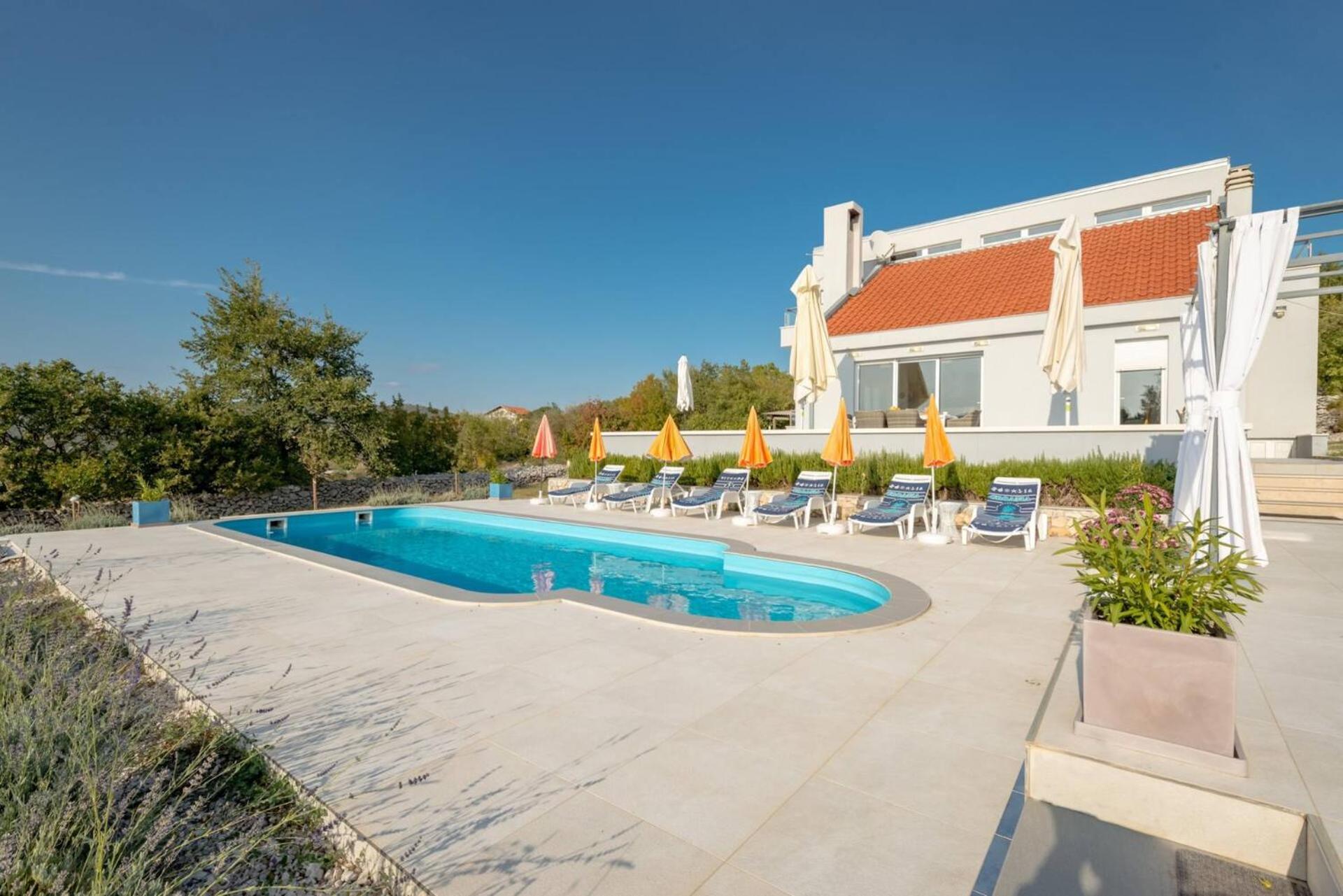Rustic Villa Florice with a pool