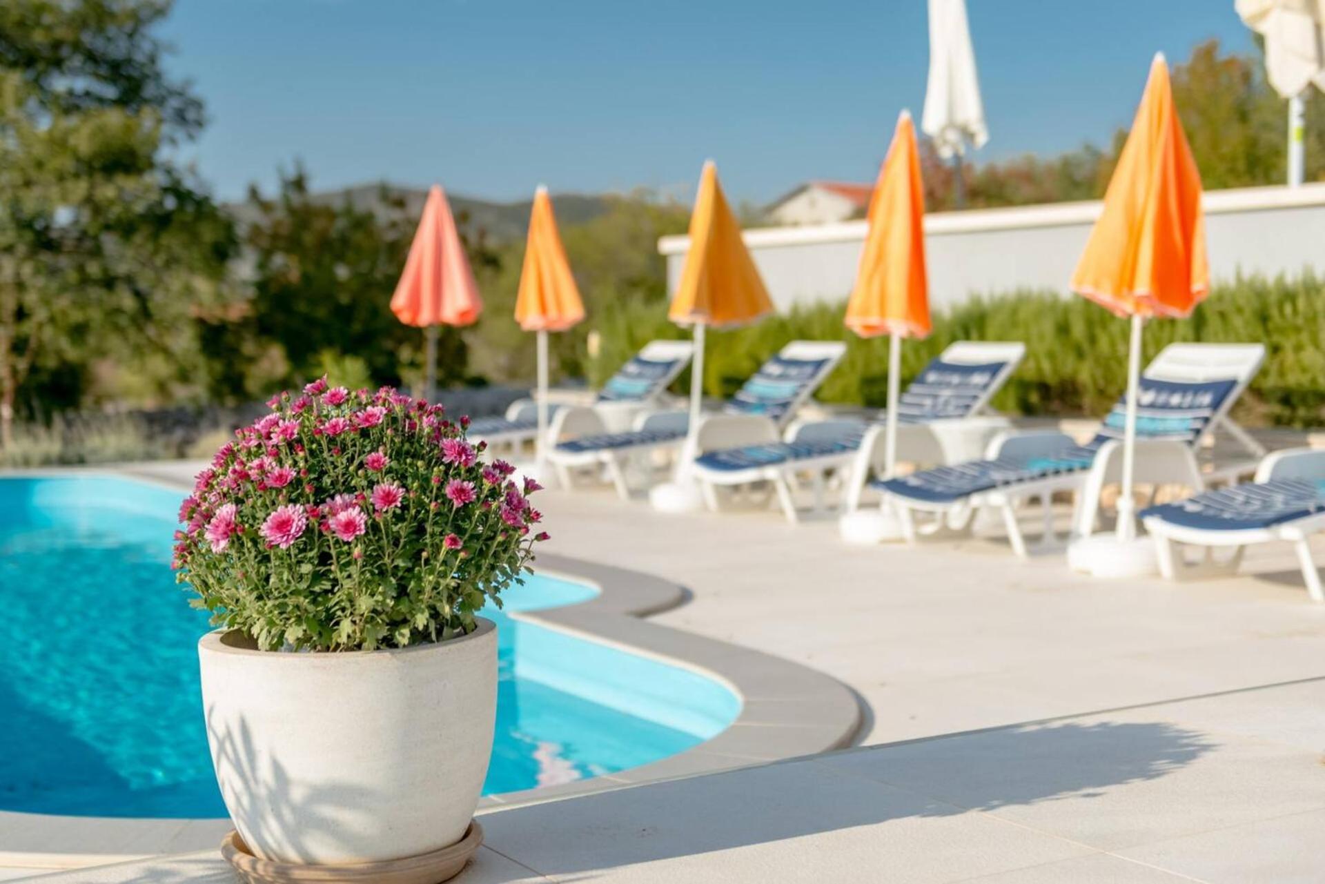 Rustic Villa Florice with a pool