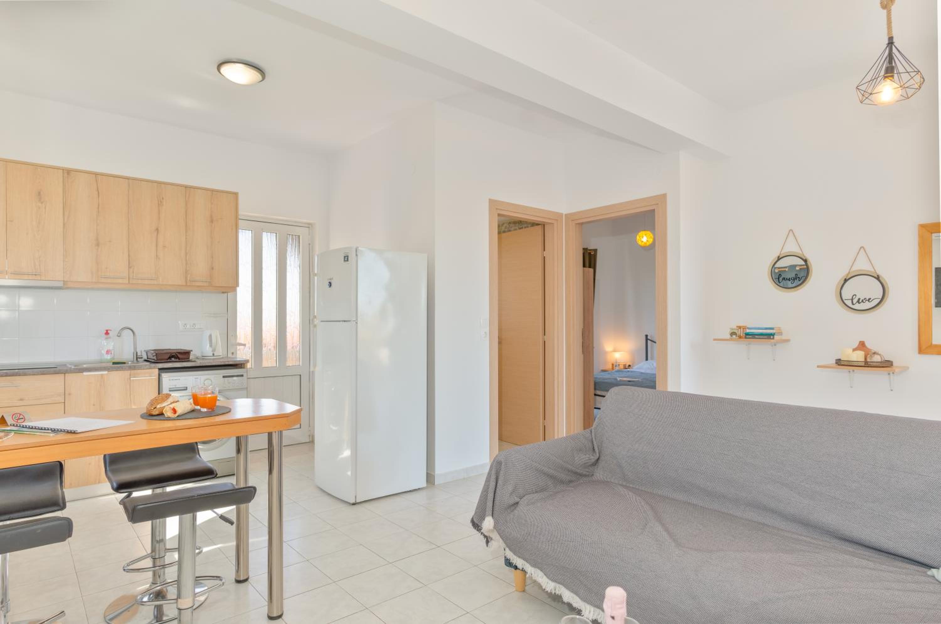 Marvinas seaside apartments, GAIA apartment & HYDOR jacuzzi apartment view 4