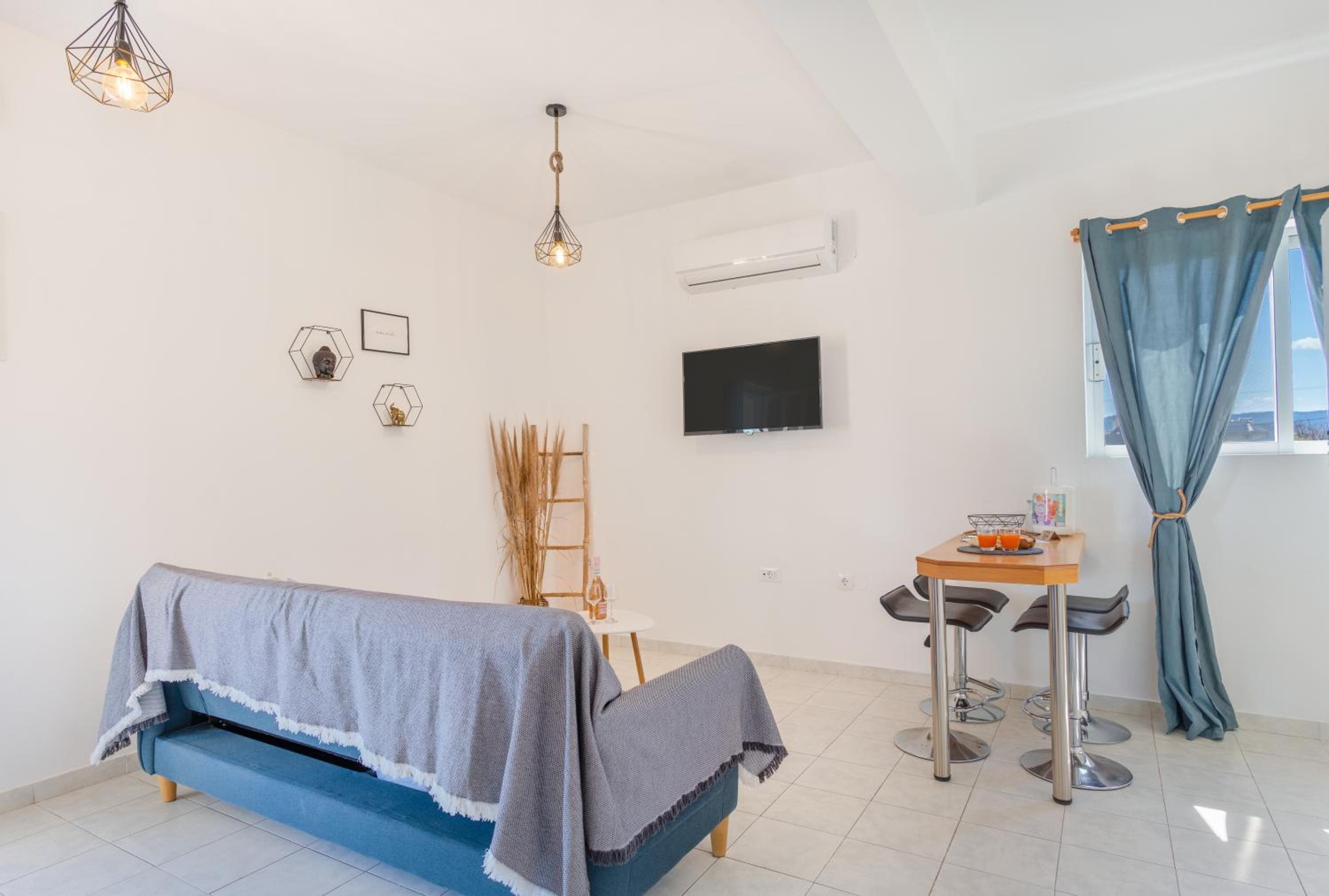 Marvinas seaside apartments, GAIA apartment & HYDOR jacuzzi apartment view 5