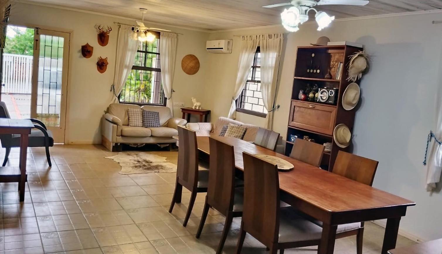 LINDA CASA COM PISCINA EM PONTAL DO SUL