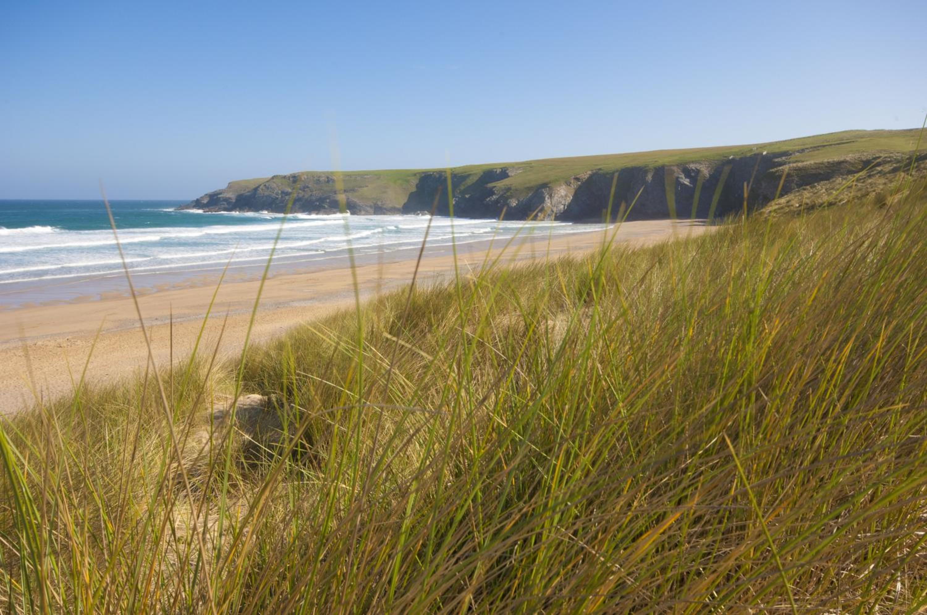 Sandyford, Holywell Bay - Sea Views - Walk to Beach - 2 Pets Allowed - Free Parking and WiFi