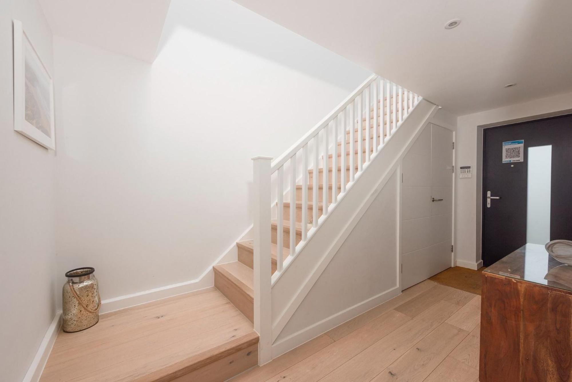 Sandyford, Holywell Bay - Sea Views - Walk to Beach - 2 Pets Allowed - Free Parking and WiFi