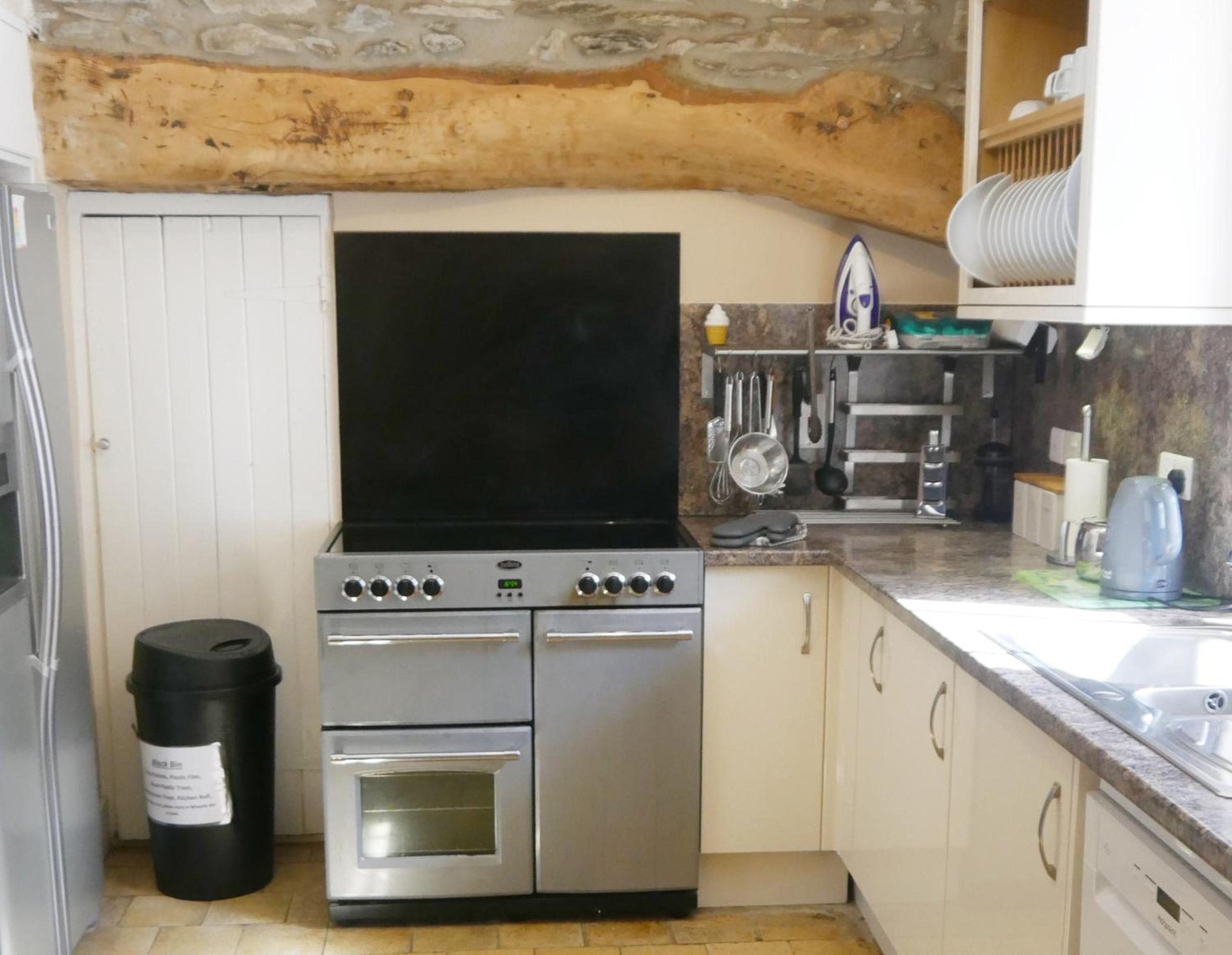 Rhostwarch Old Farmhouse Newport, Pembrokeshire view 3