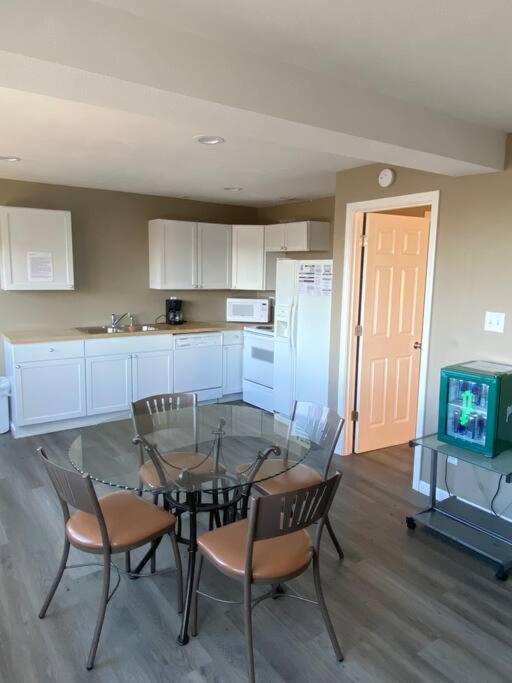 Villa #3 Sleep 6-Bachelor/Bachelorette Parties! view 4