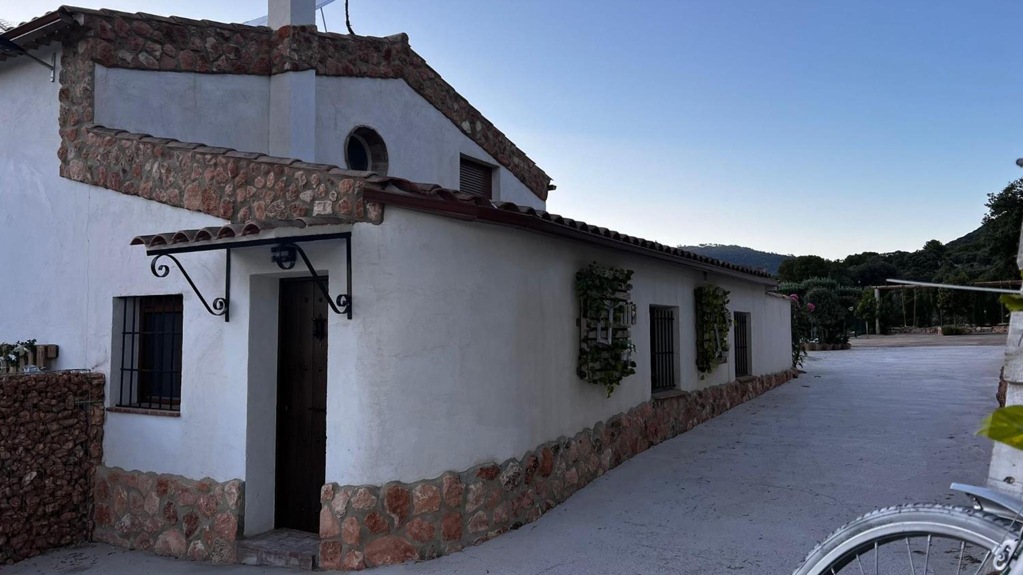 ENTRESIERRAS Apartamentos rurales con chimenea, barbacoa y espacio para eventos