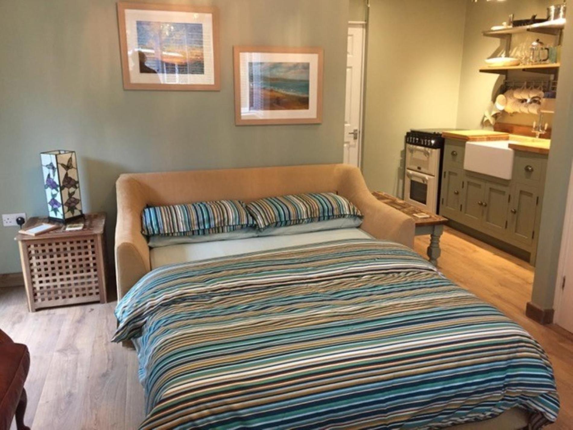 1 Bed in Newton Abbot oc-bbell view 3