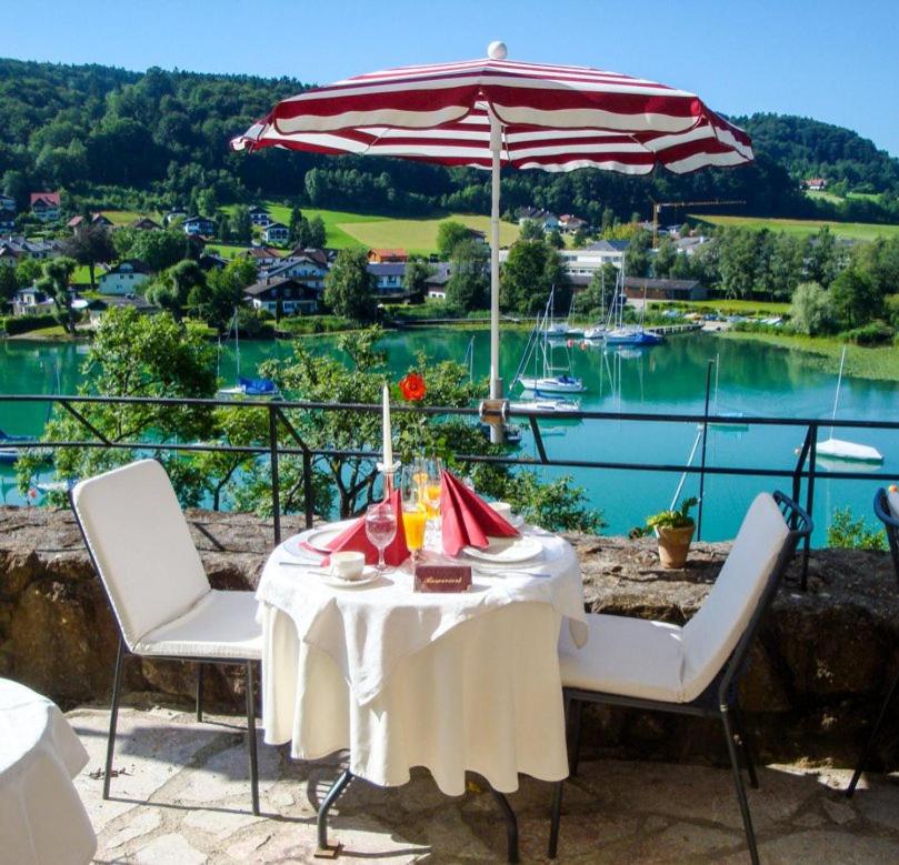 Exklusive Ferienwohnung LAKEVIEW in Bestlage Mattsee, beschattbare Dachterrasse mit Panoramablick über den See