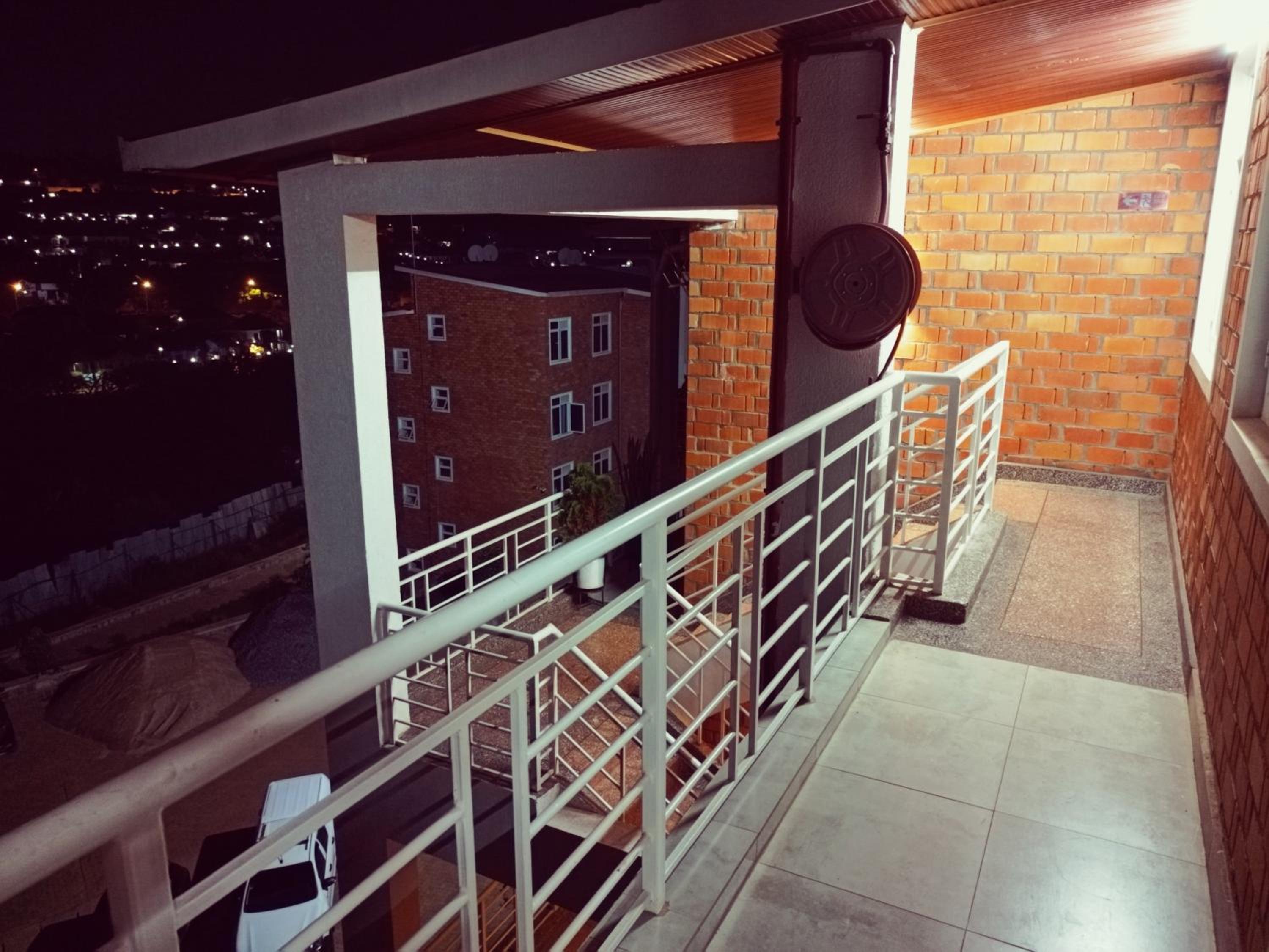 Simon's Apartment Place