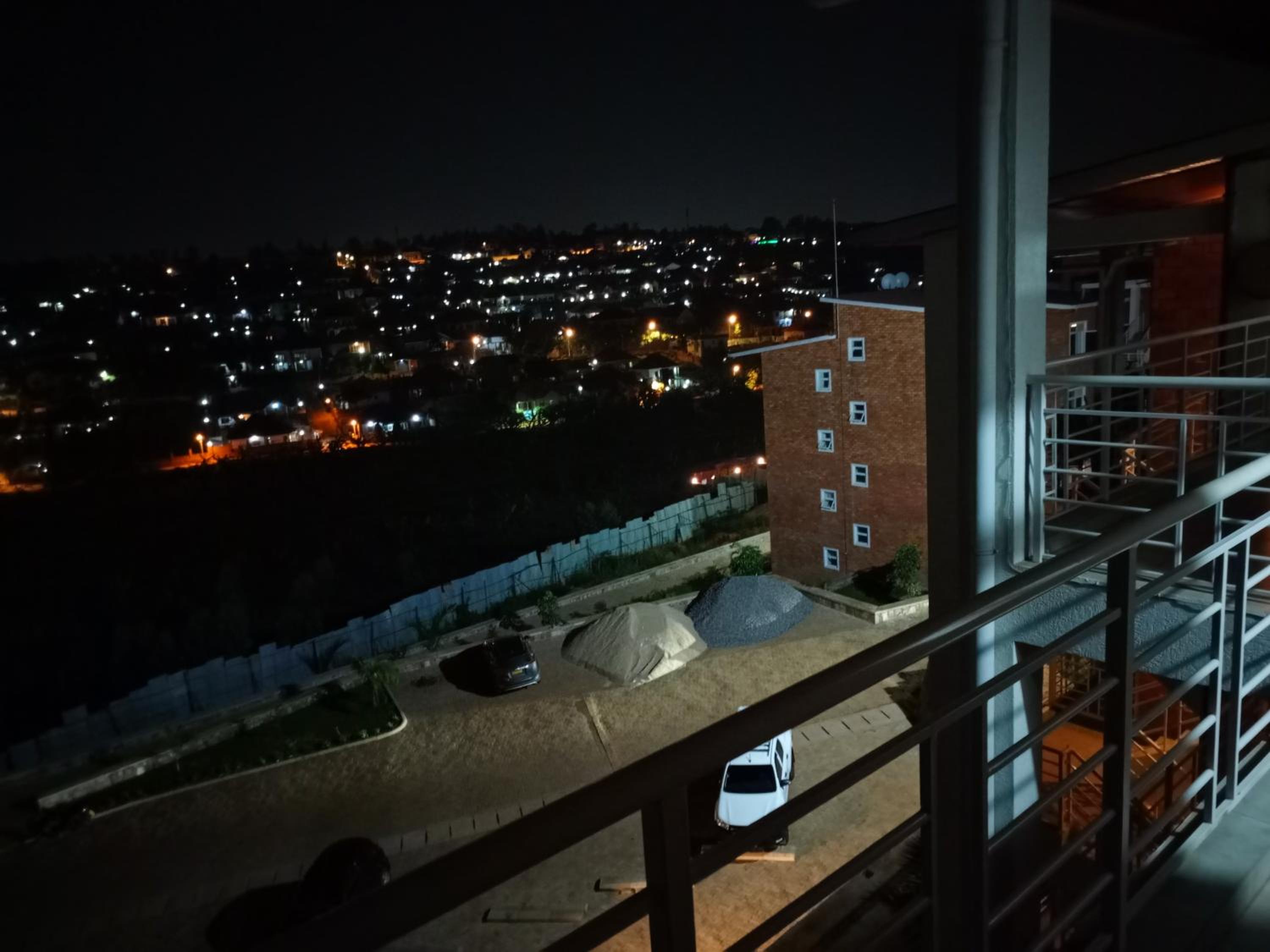 Simon's Apartment Place