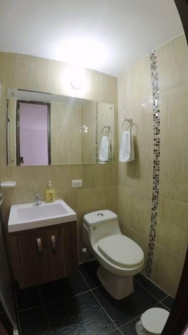 Cómodo Apartamento Amoblado en Condominio
