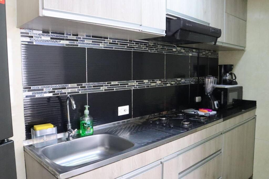 Cómodo Apartamento Amoblado en Condominio