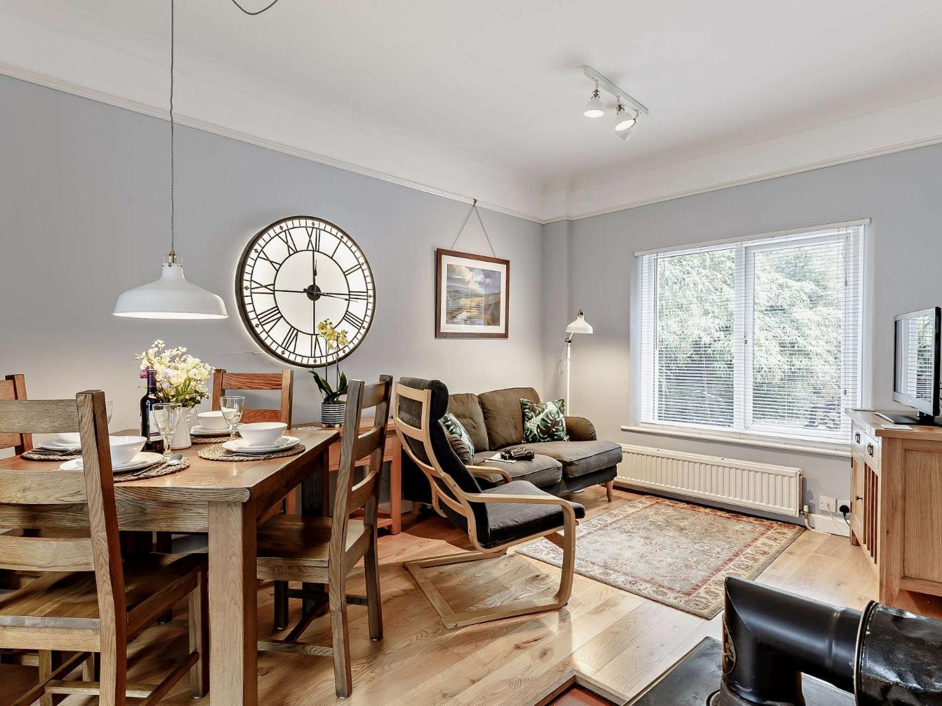 2 Bed in Newton Abbot oc-primc view 2