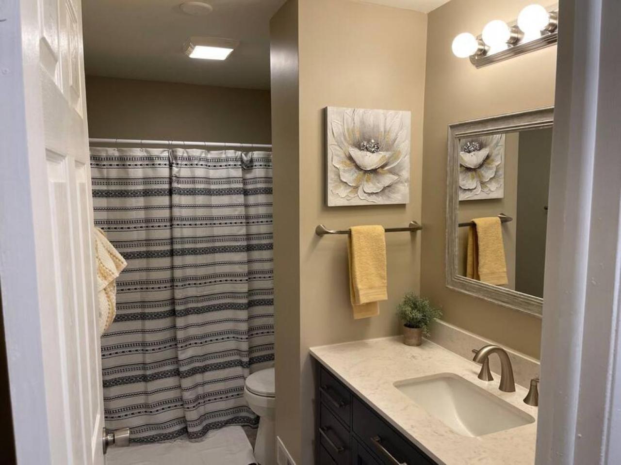 Charlotte Vacations - Escape to Tranquility in our Spacious 4-Bedroom Retreat - Property Image 18