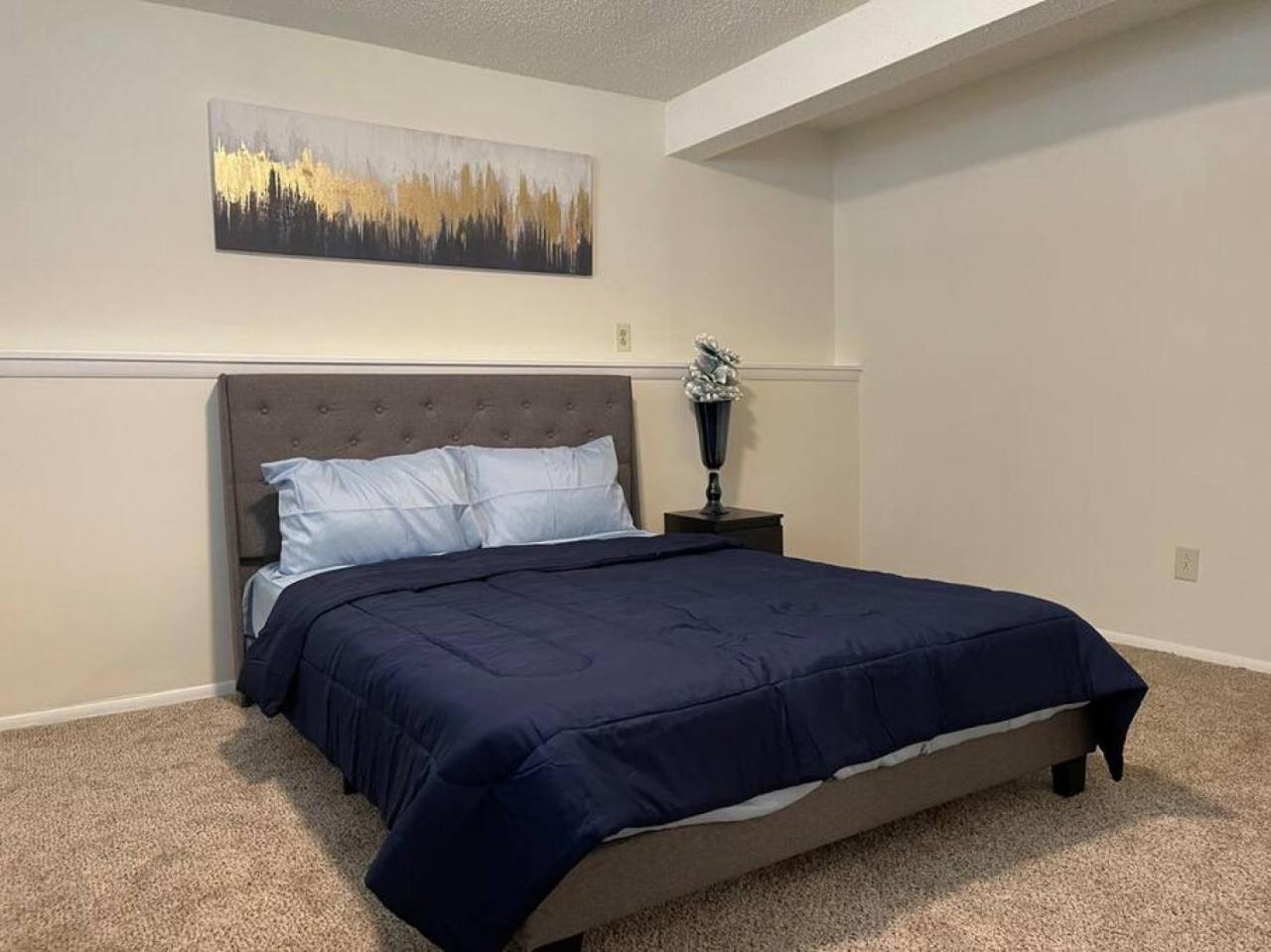 Charlotte Vacations - Escape to Tranquility in our Spacious 4-Bedroom Retreat - Property Image 11