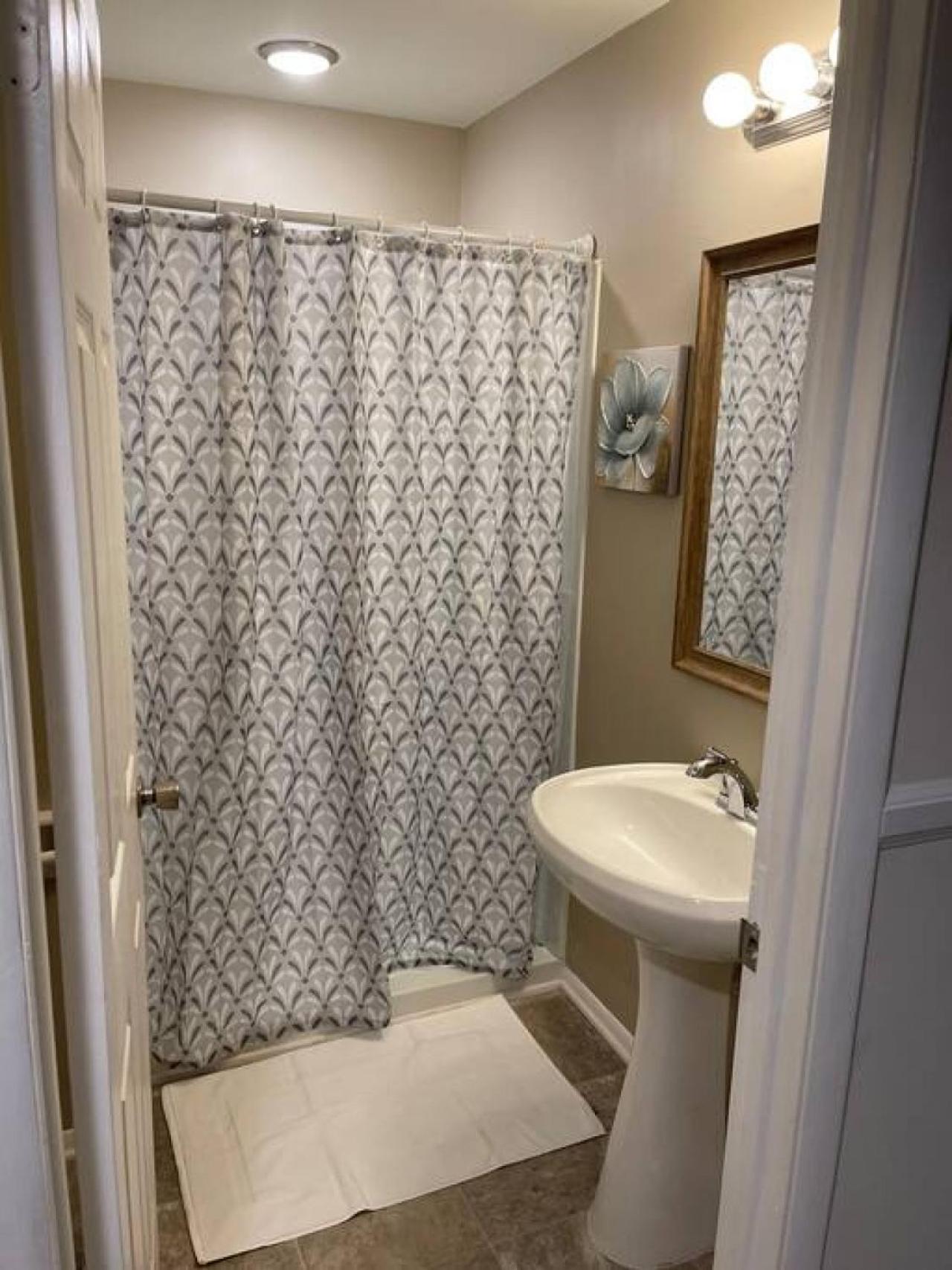 Charlotte Vacations - Escape to Tranquility in our Spacious 4-Bedroom Retreat - Property Image 8