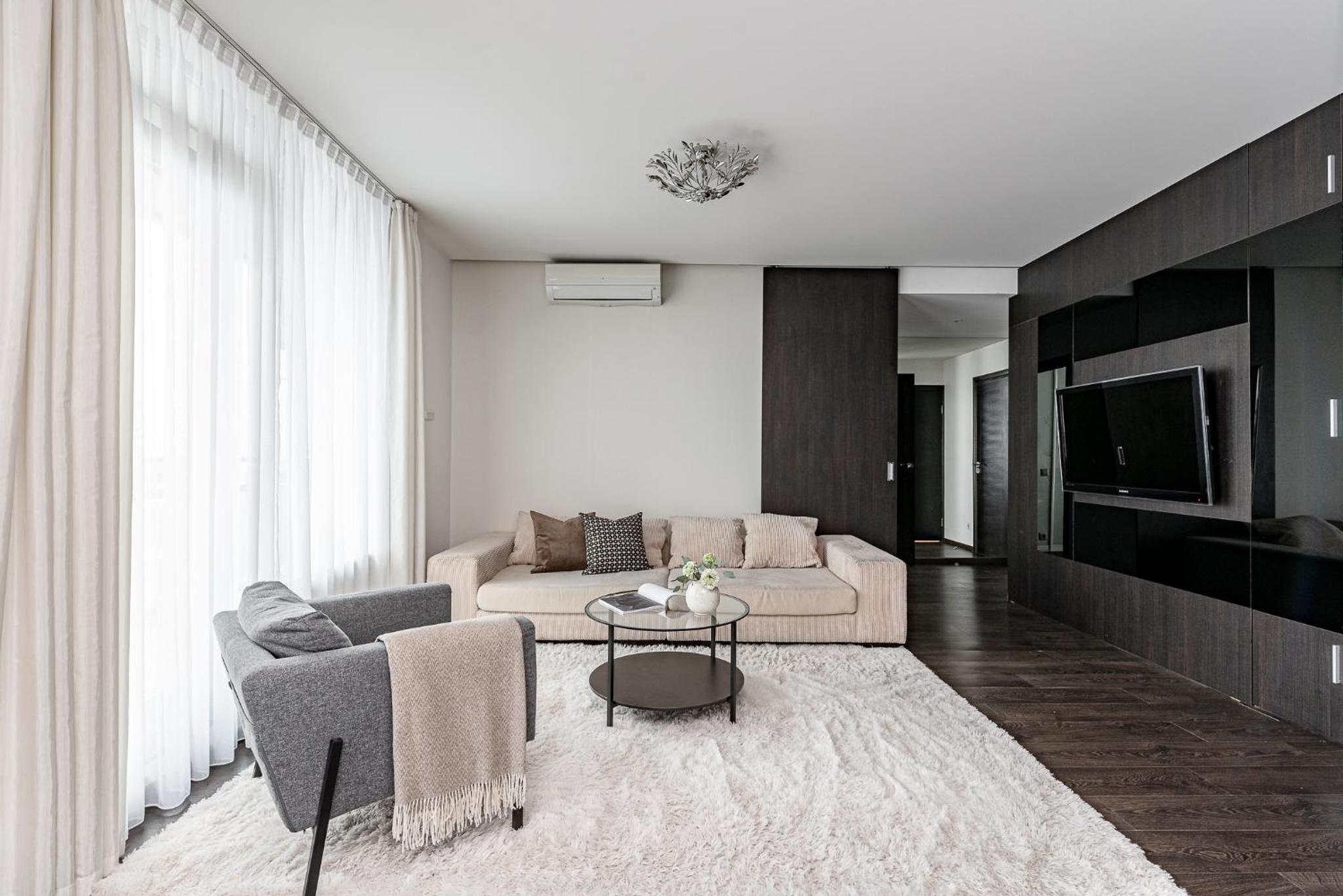 cohost I HighRise 65m2 Apt w- Balcony and garage parking, Self check-in view 5
