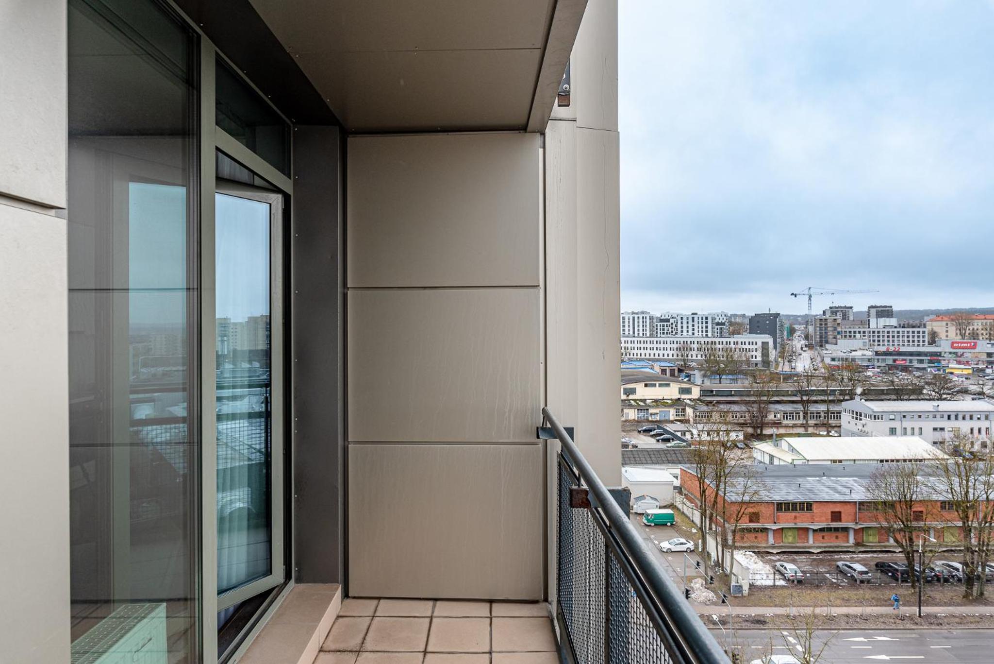 cohost I HighRise 65m2 Apt w- Balcony and garage parking, Self check-in view 4