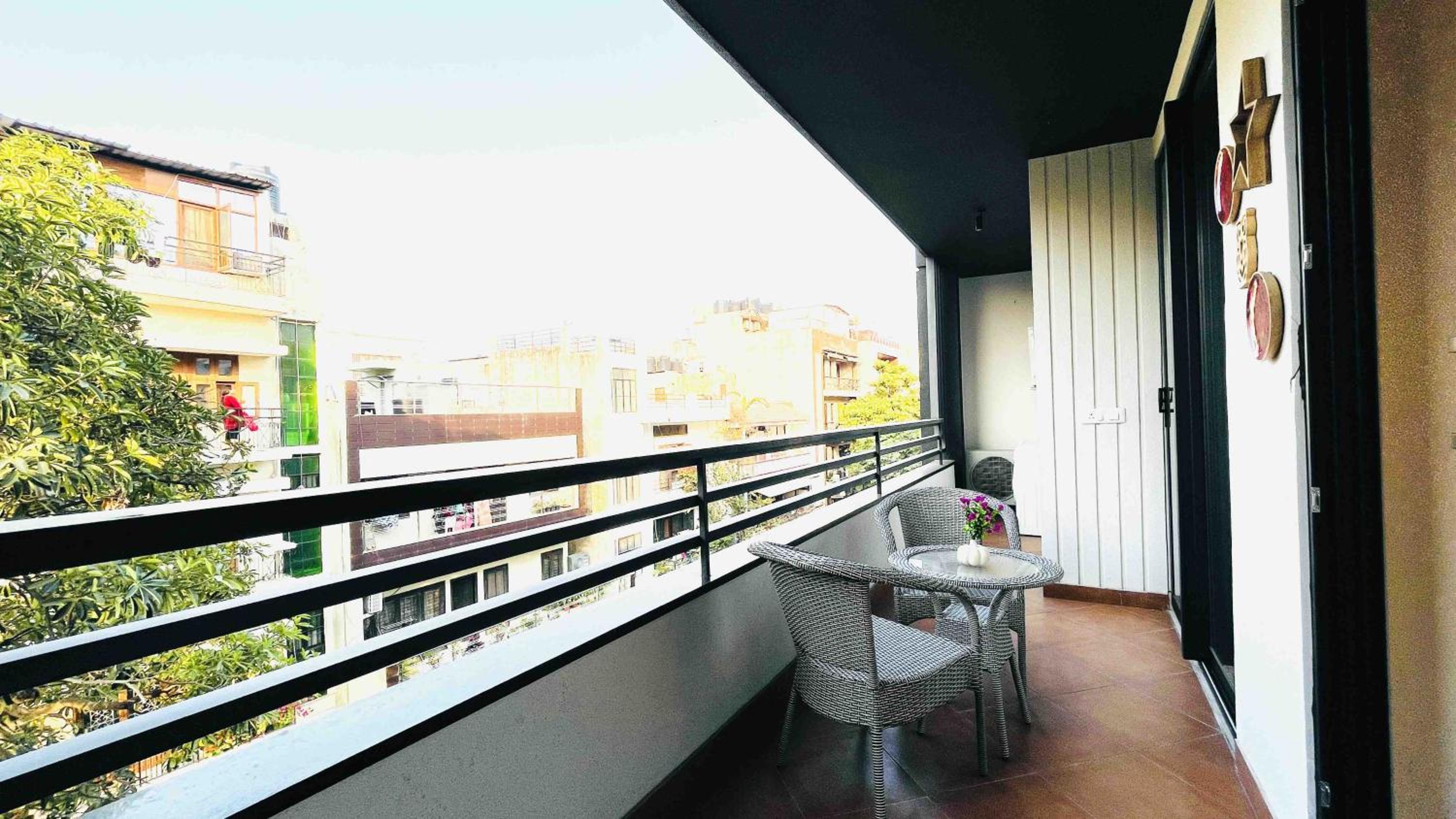 BluO 3BHK Saket CityWalk Mall - Lift, Balcony, Parking