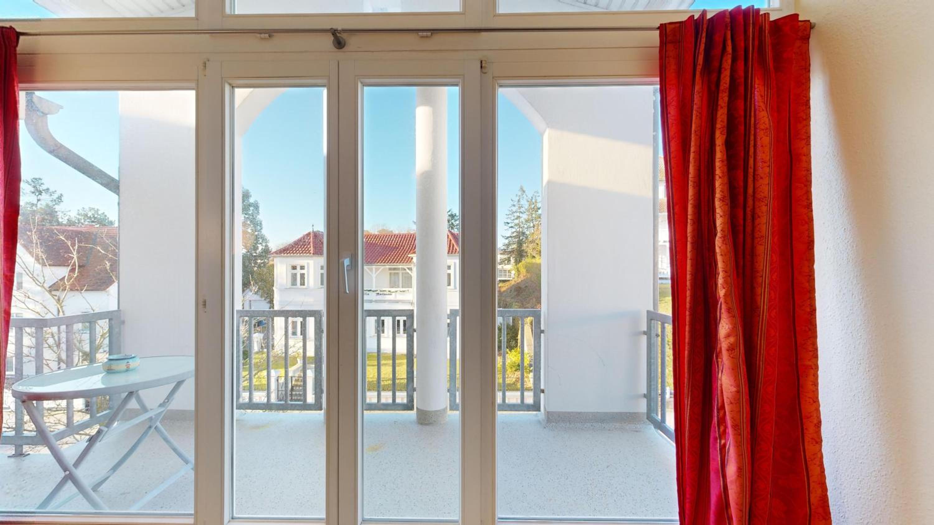 strandnahe FeWo mit 2 Schlafzimmern und Balkon, Villa Strandidyll, Binz