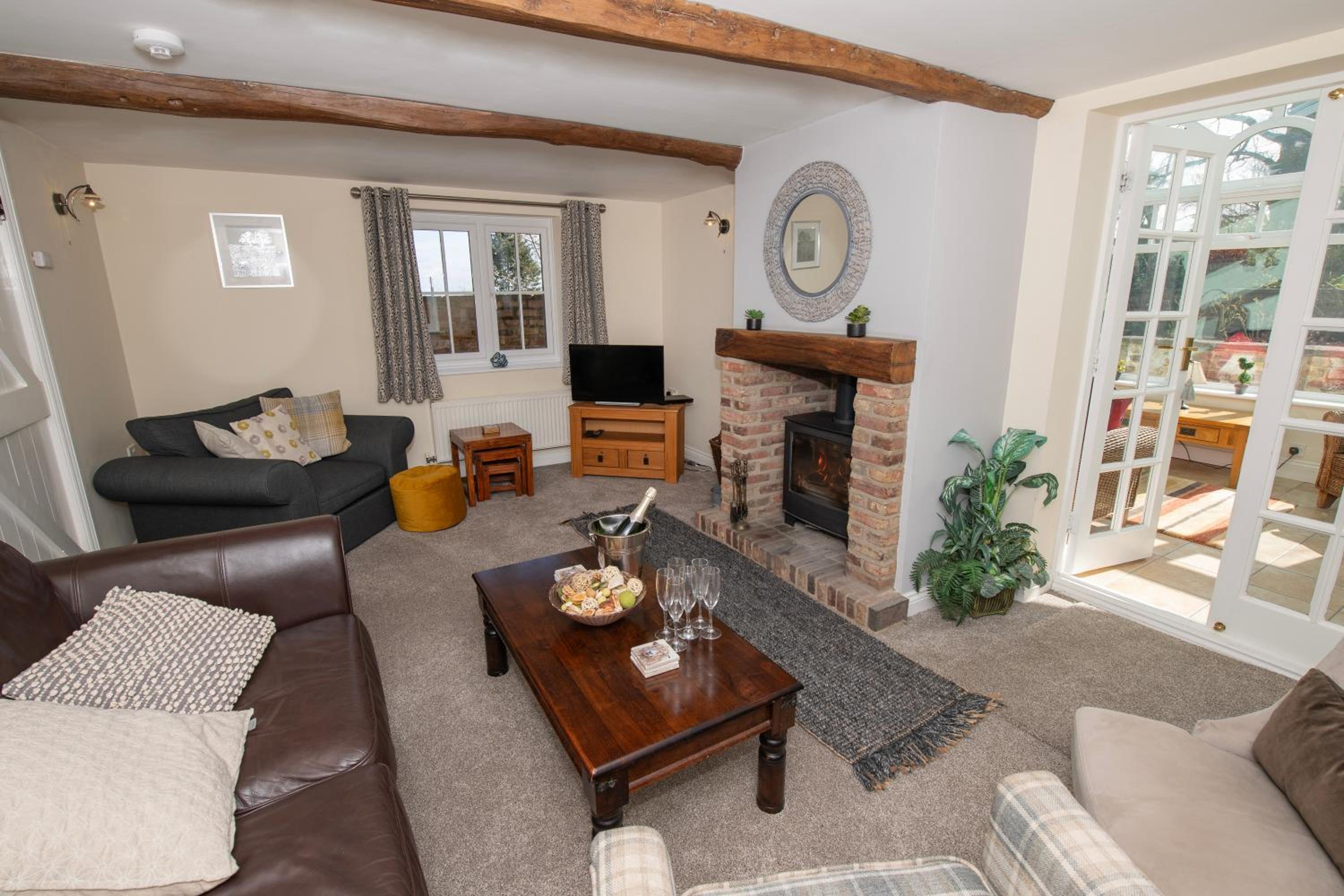 Serene Yorkshire Wolds Cottage Sleeps 6 EV